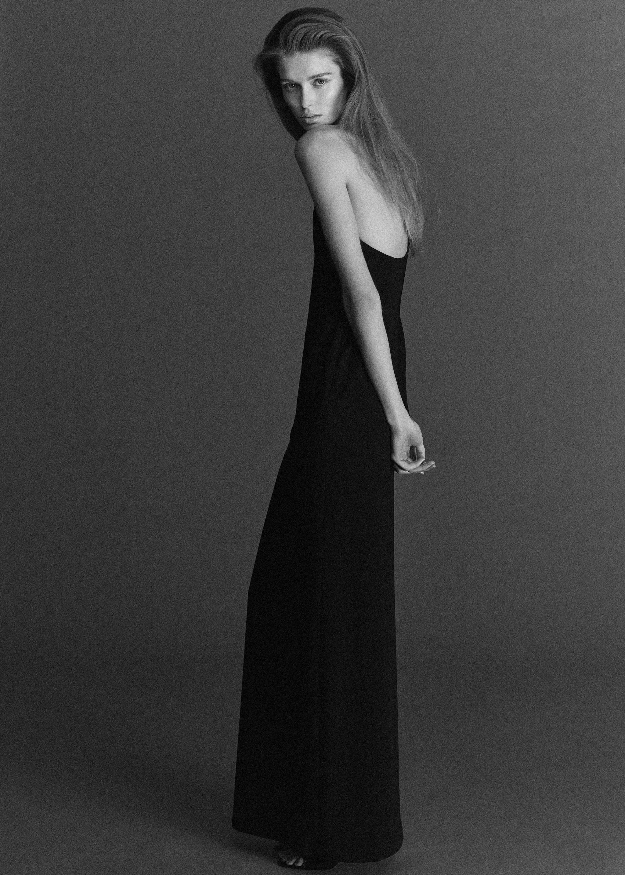 Asymmetrical open-back dress - Reverse of the article