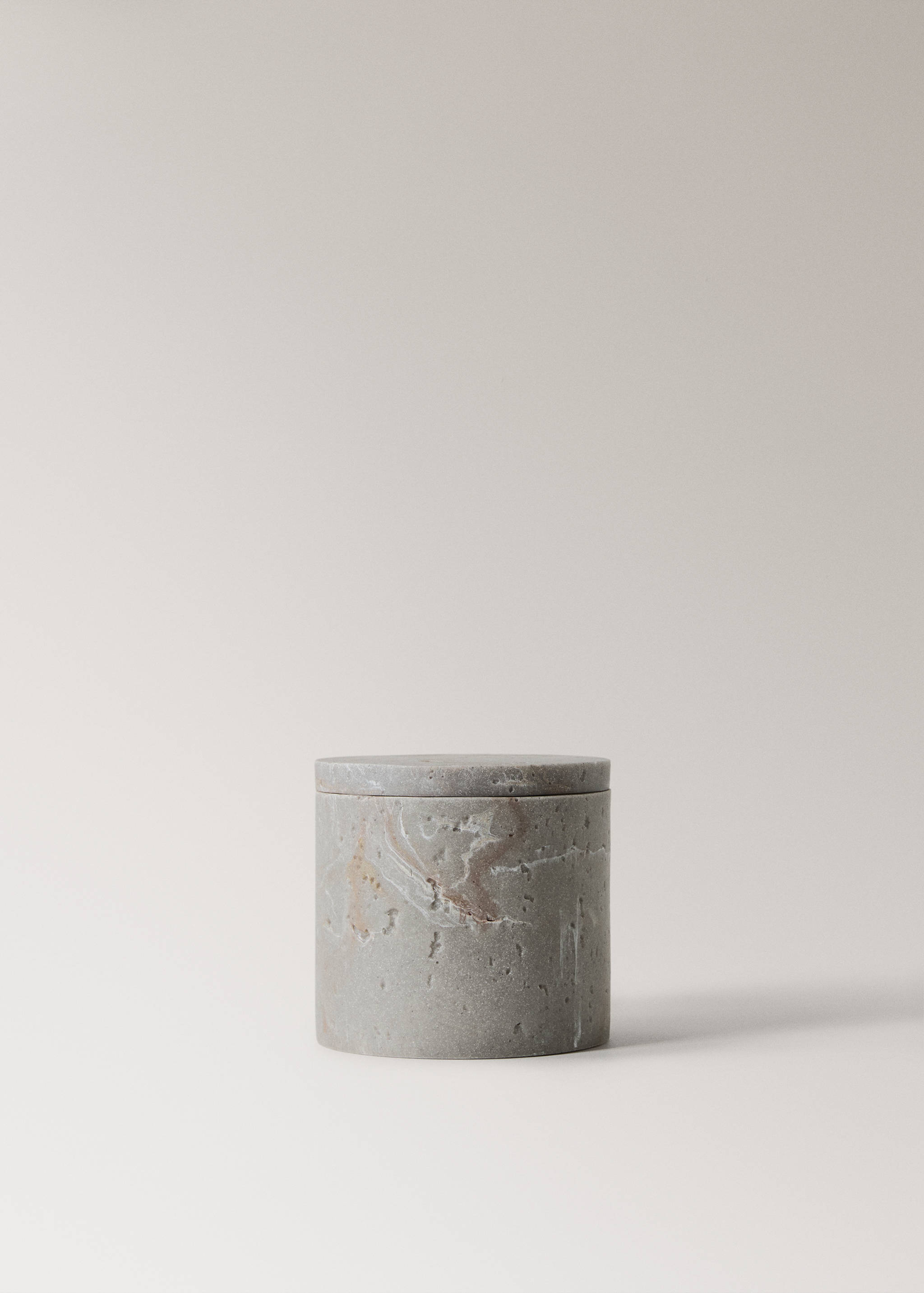 Small travertine-effect resin bathroom jar - Article without model