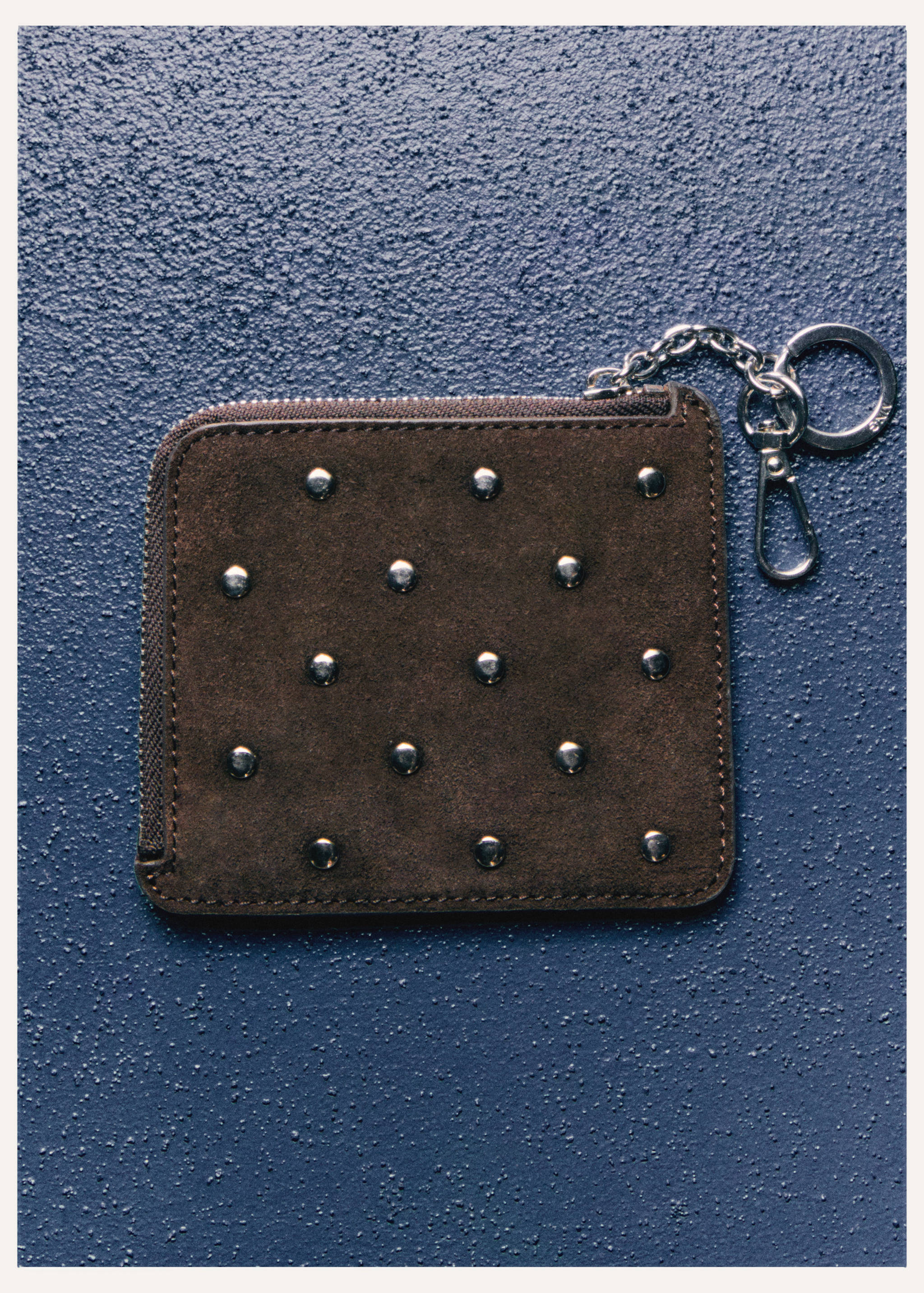 Suede studded purse - Details of the article 5
