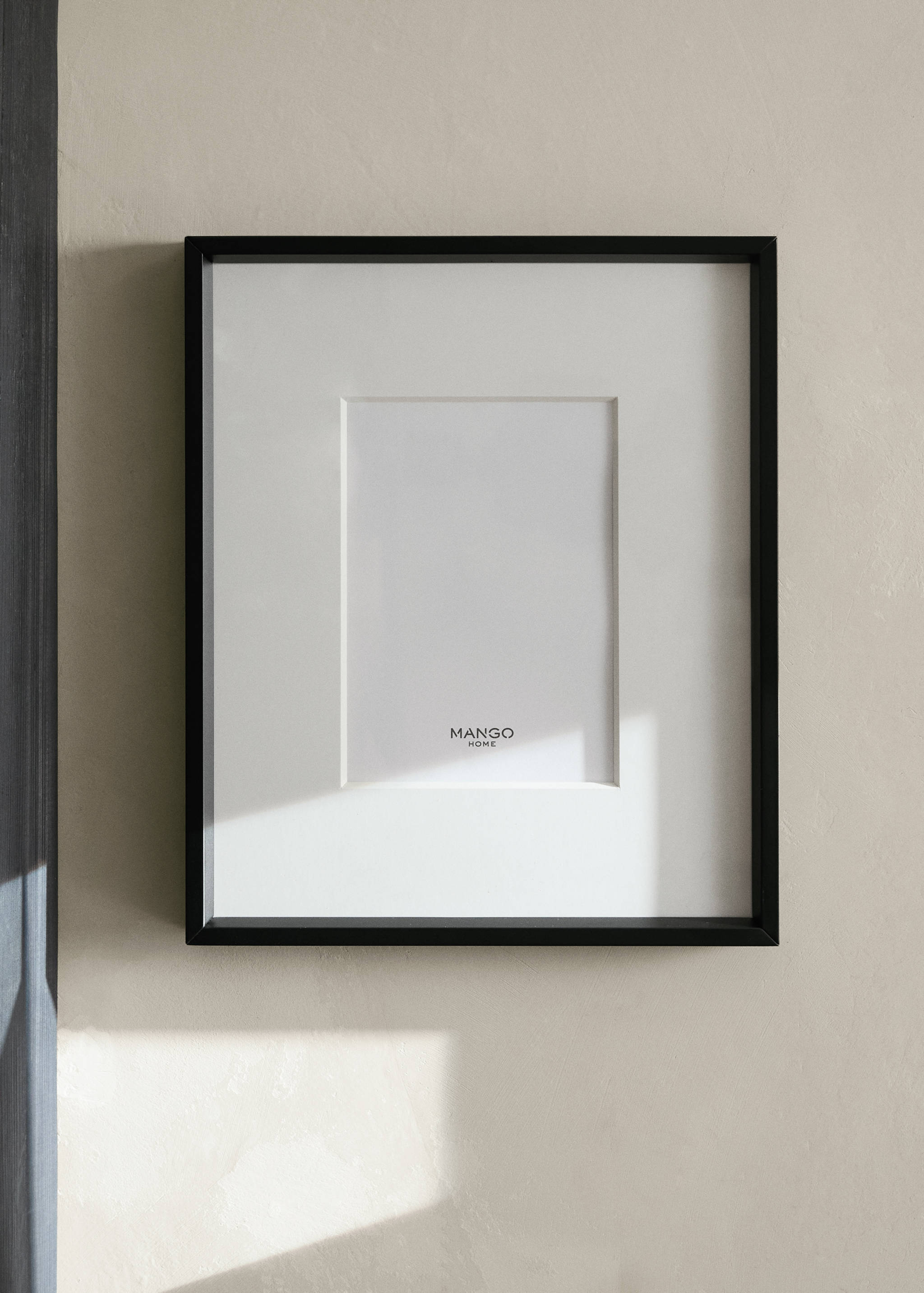 Large passe-partout frame - General plane