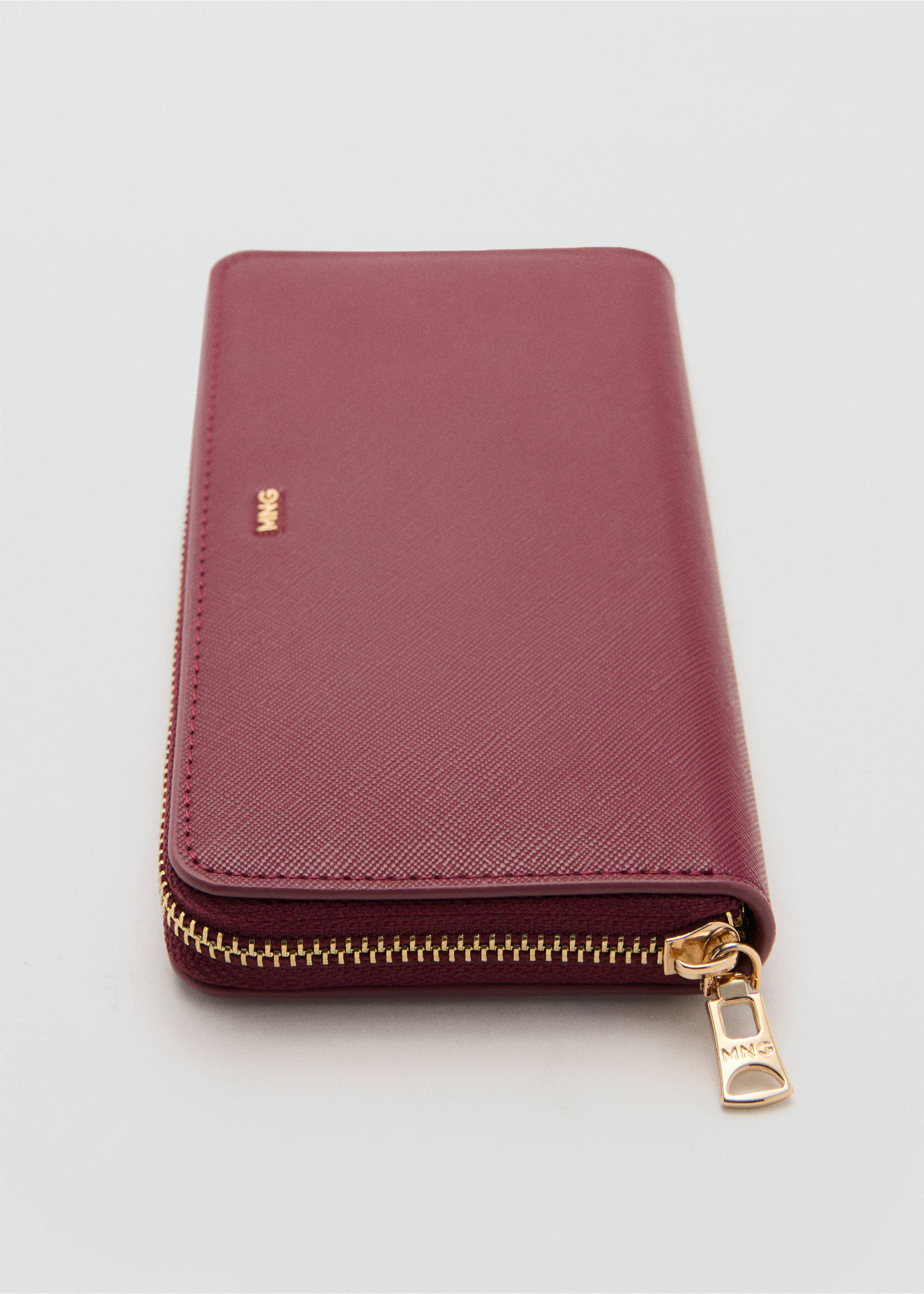 Saffiano-effect wallet - Details of the article 2, Burgundy. Ref: 27061305-00.