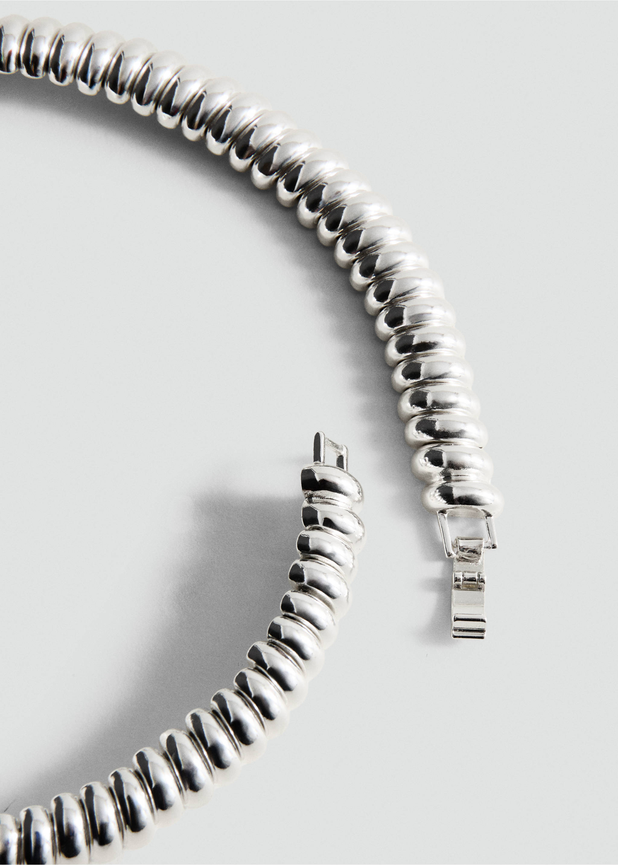 Collar relieve - Plano medio, Plata. Ref: 27061318-00.