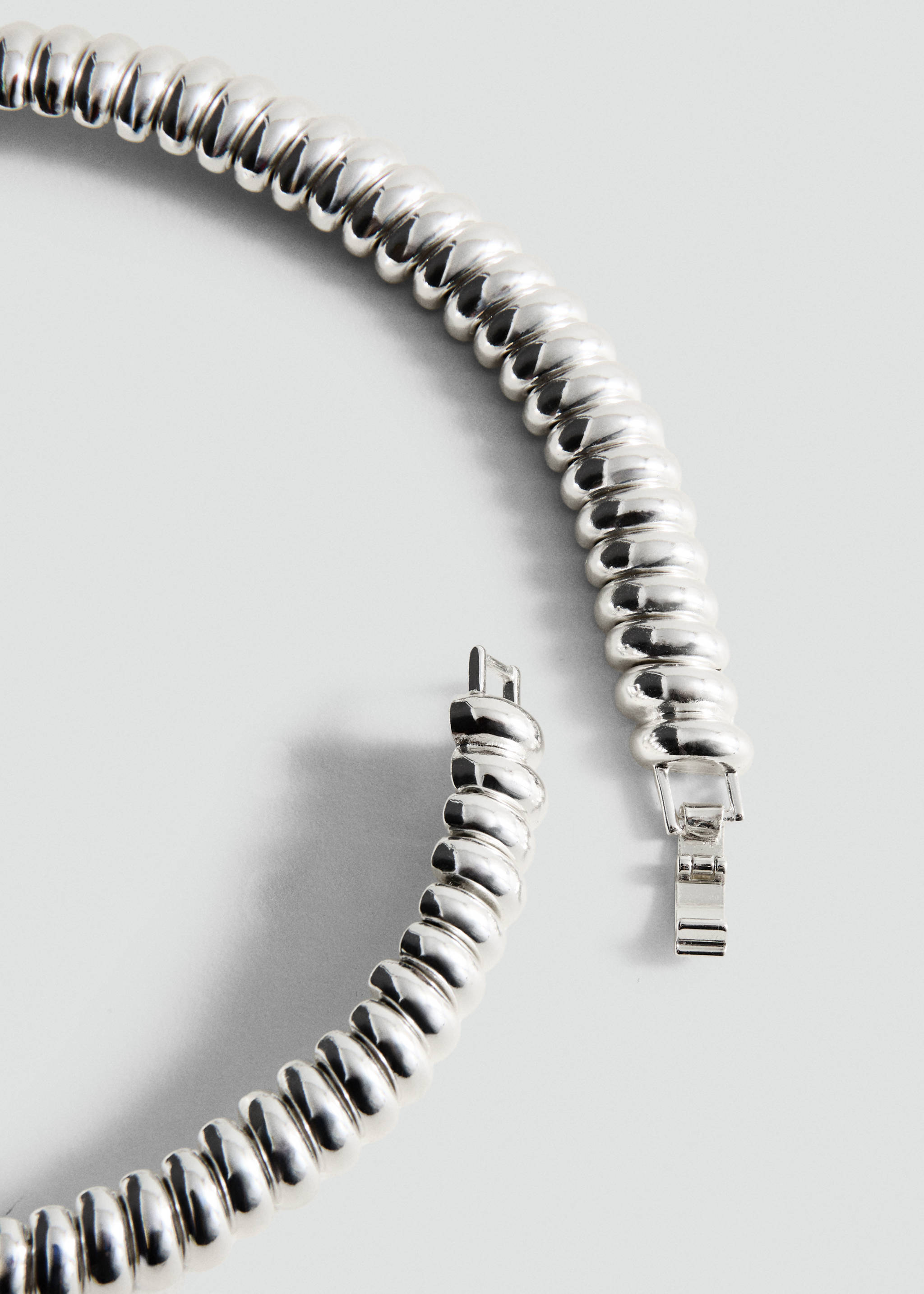 Embossed necklace - Medium plane