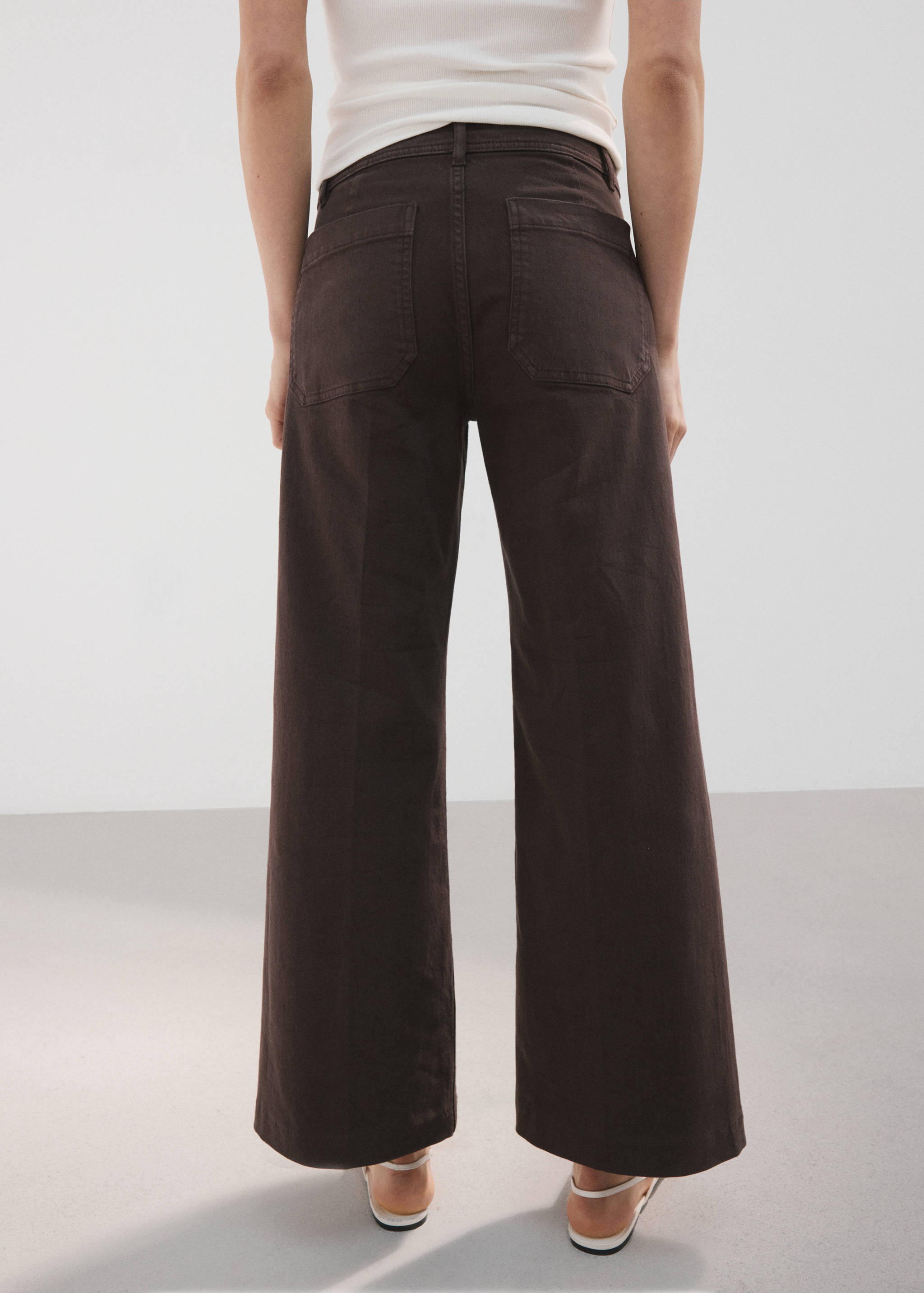 Джинсы с широкими штанинами и карманами - Обратная сторона изделия