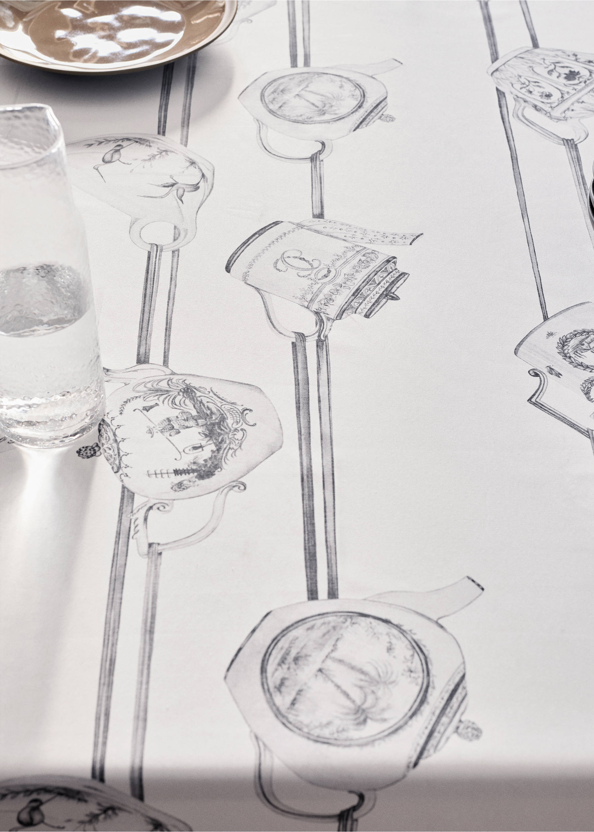 Cotton tablecloth with cup pattern for 6 to 8 guests - Details of the article 7, Grey. Ref: 27061328-00.