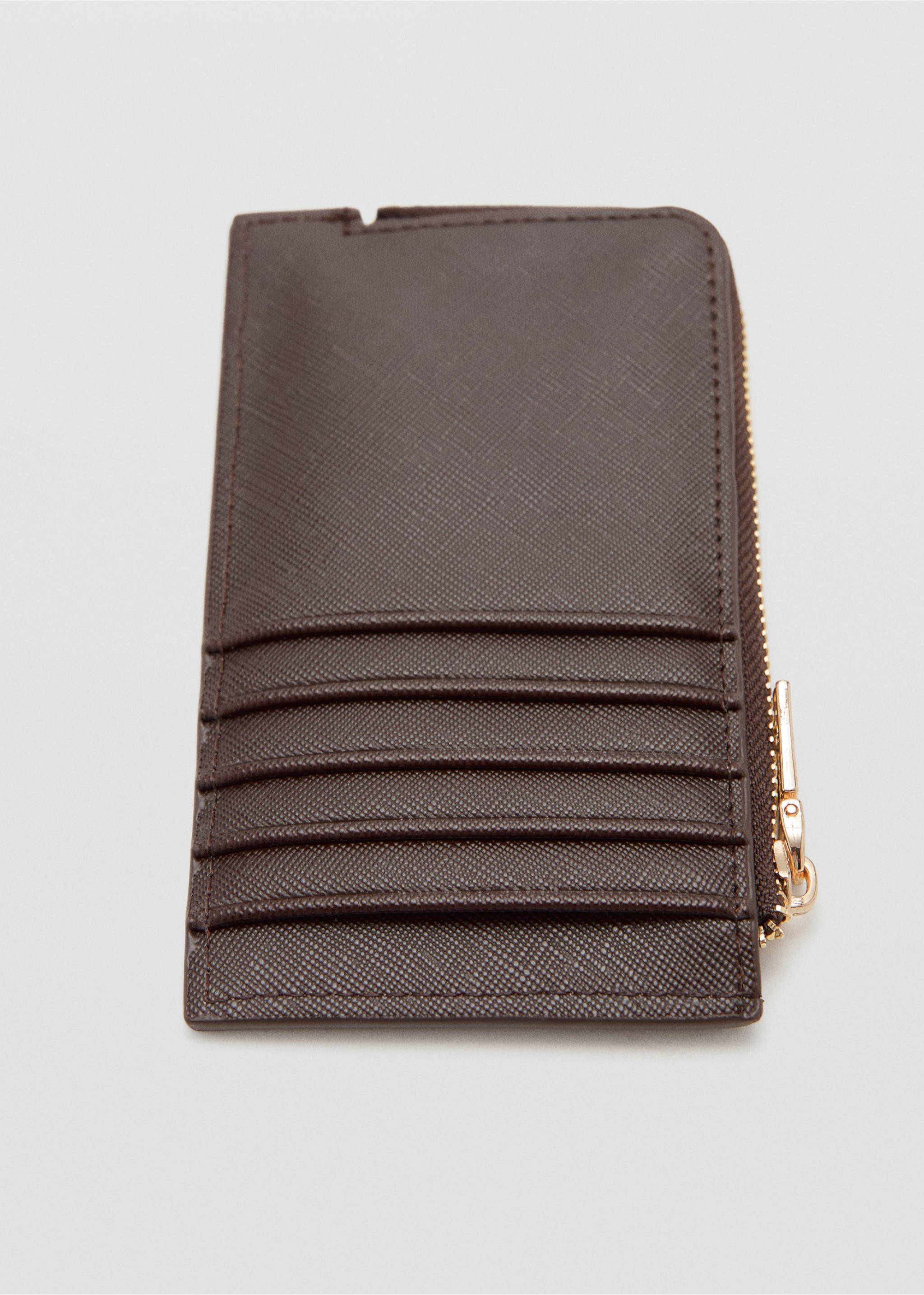 Saffiano-effect card holder with zip - Details of the article 2, Chocolate. Ref: 27061331-00.