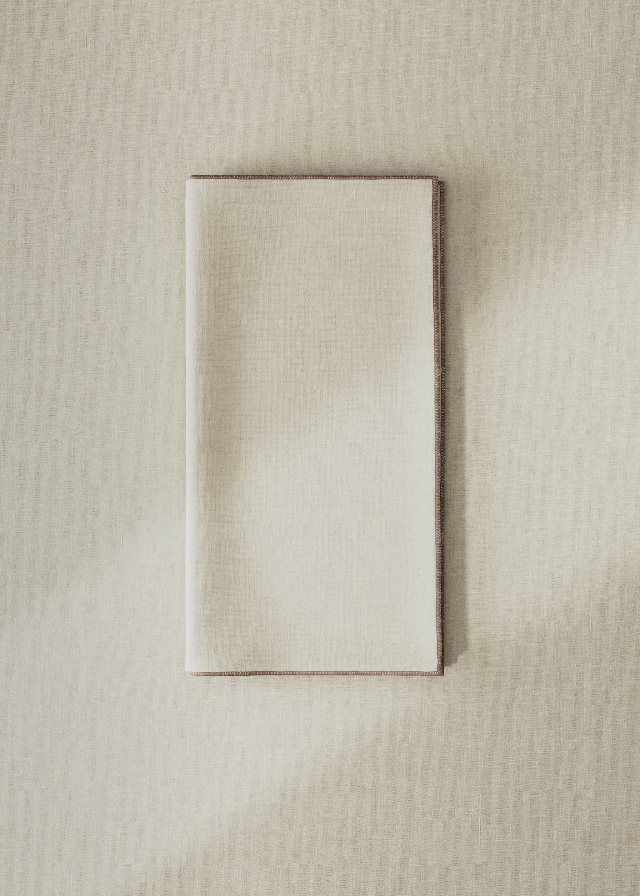100% linen napkins with contrasting overlock stitching - General plane