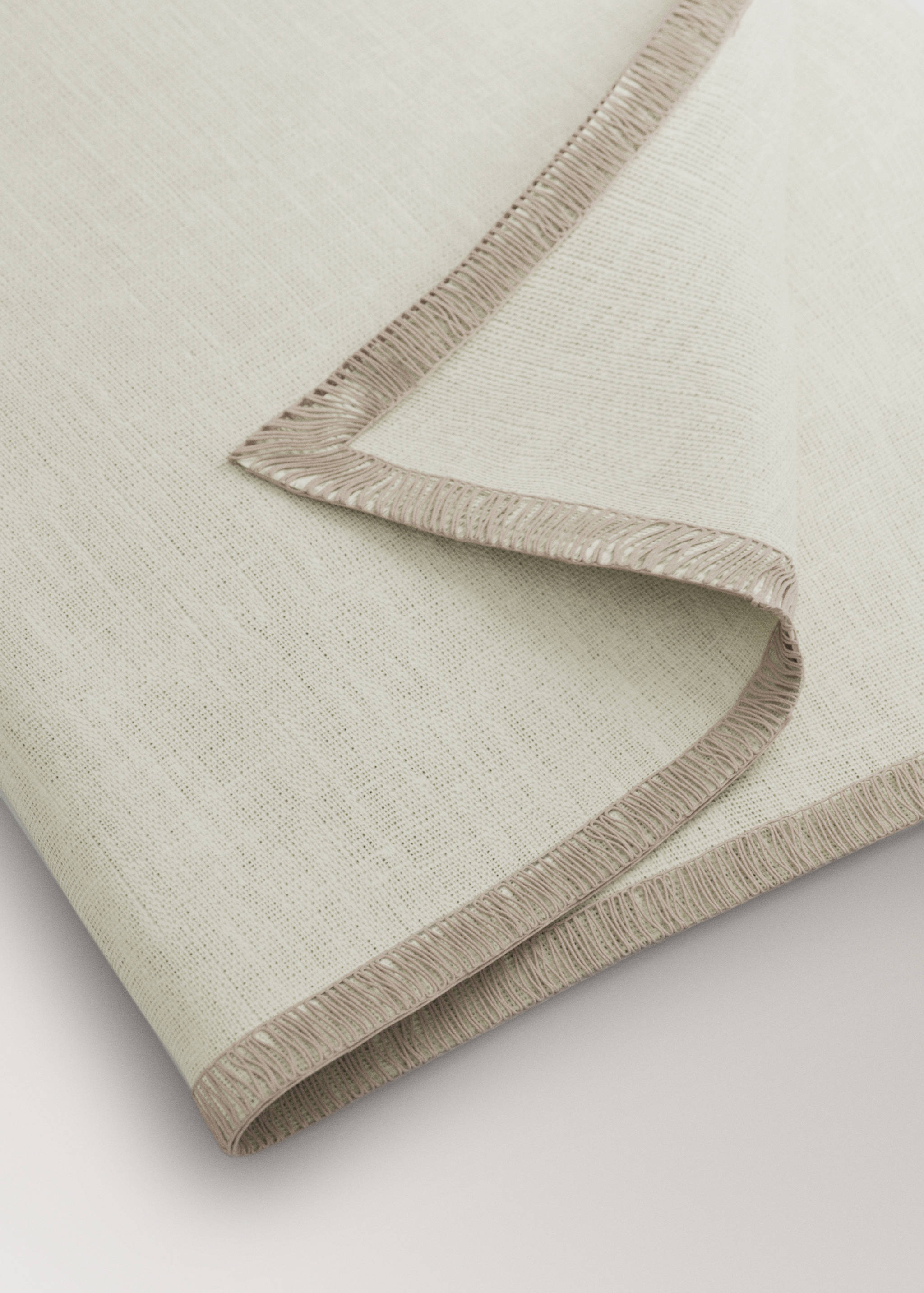 100% linen napkins with contrasting overlock stitching - Details of the article 1
