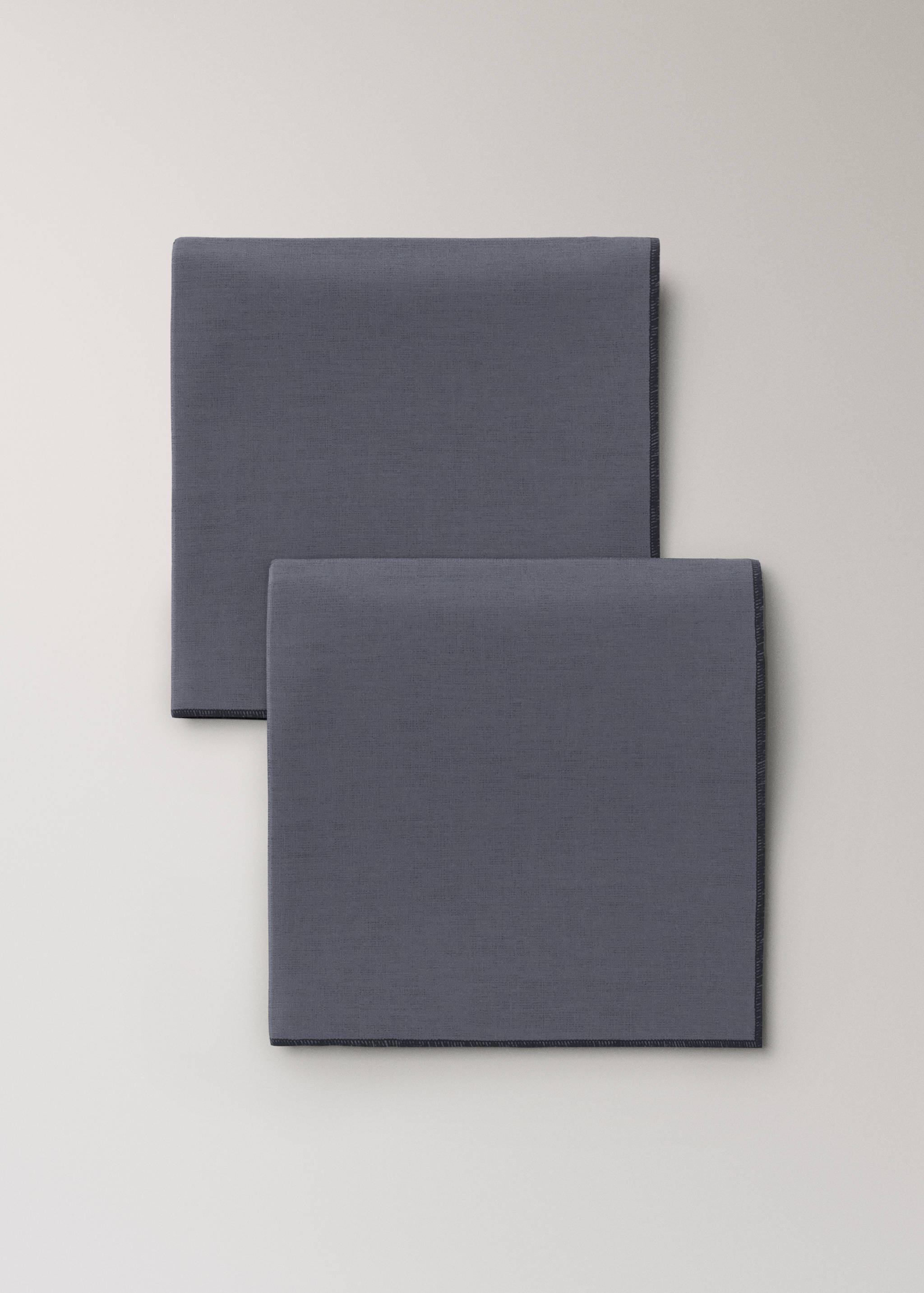 100% linen napkins with contrasting overlock stitching - Article without model