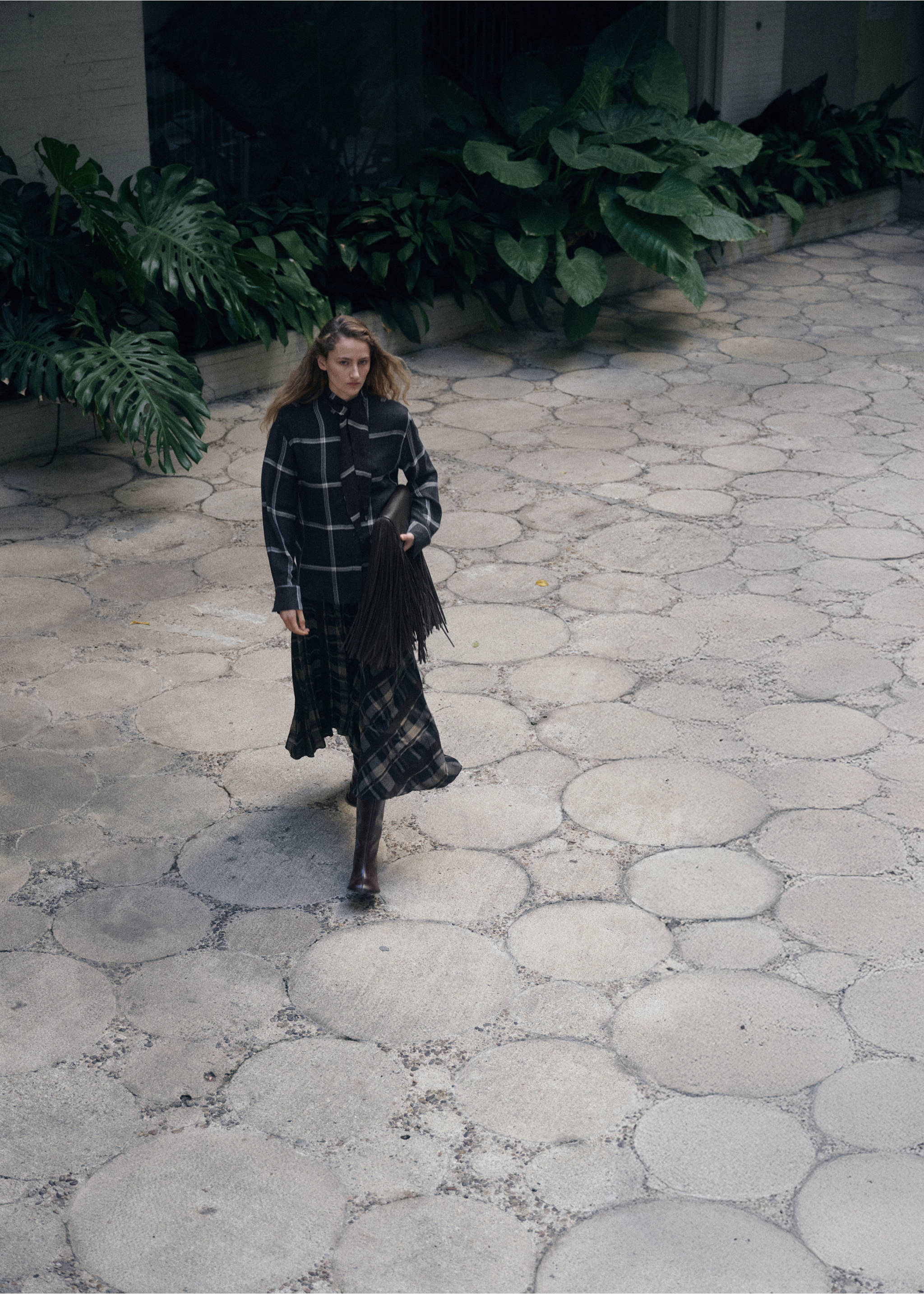 بلوزة مربعات برقبة فوالر - رؤية عامة, أسود. Ref: 27061340-00.