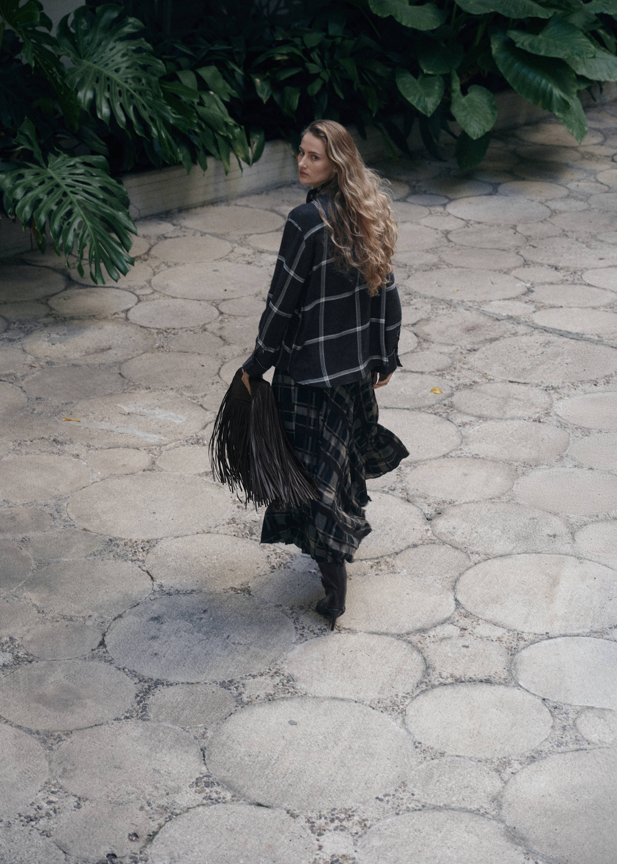 Blouse with check pattern and foulard collar - Reverse of the article