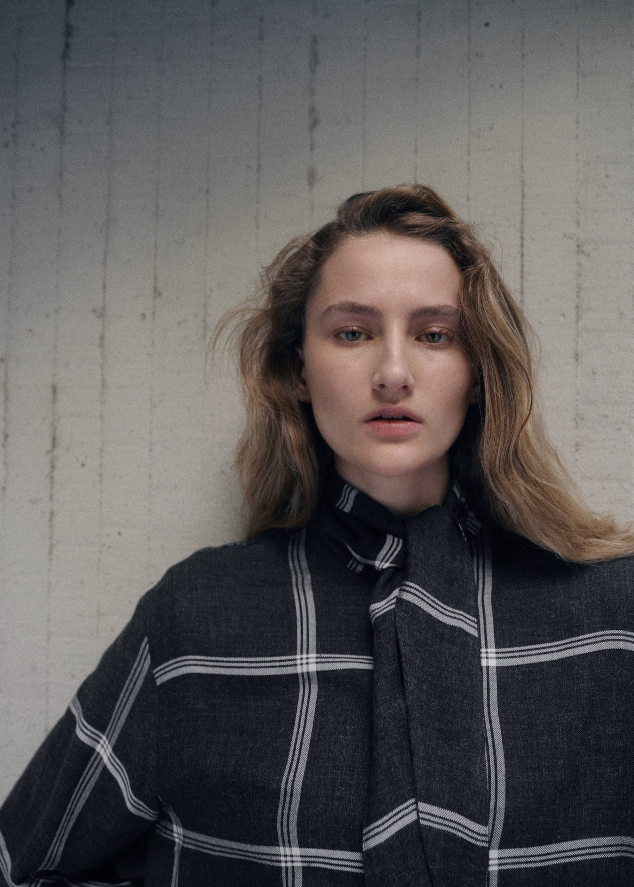 Blouse with check pattern and foulard collar - Details of the article 1