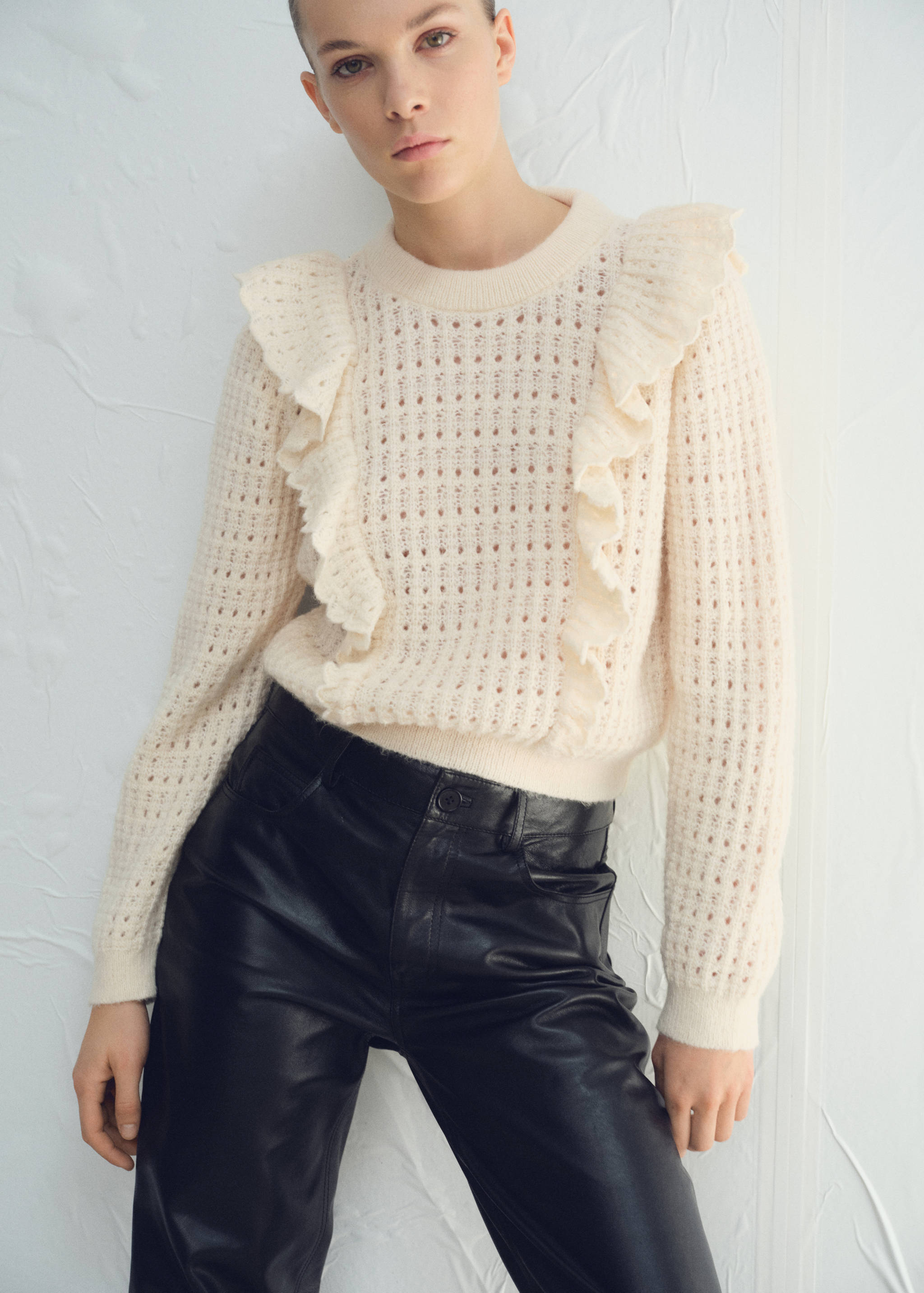 Openwork knitted sweater with ruffles - Medium plane