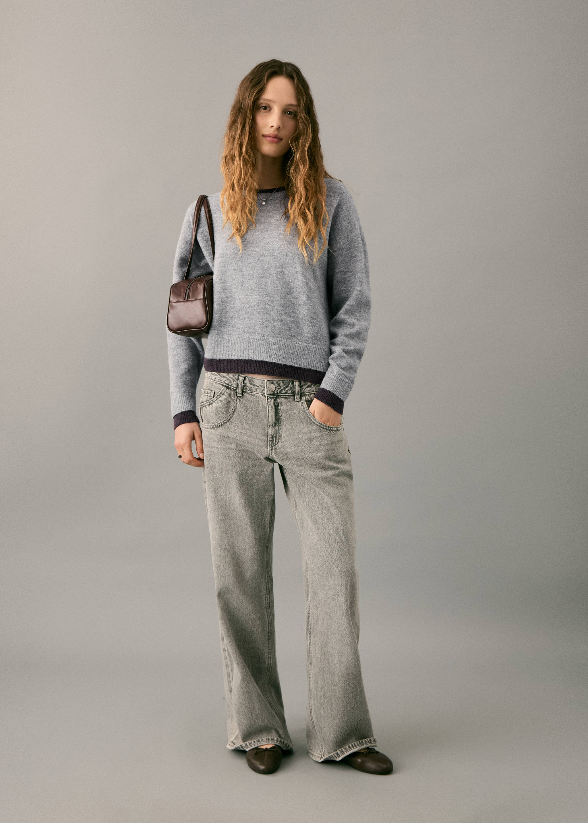 Bicolour knit sweater - General plane