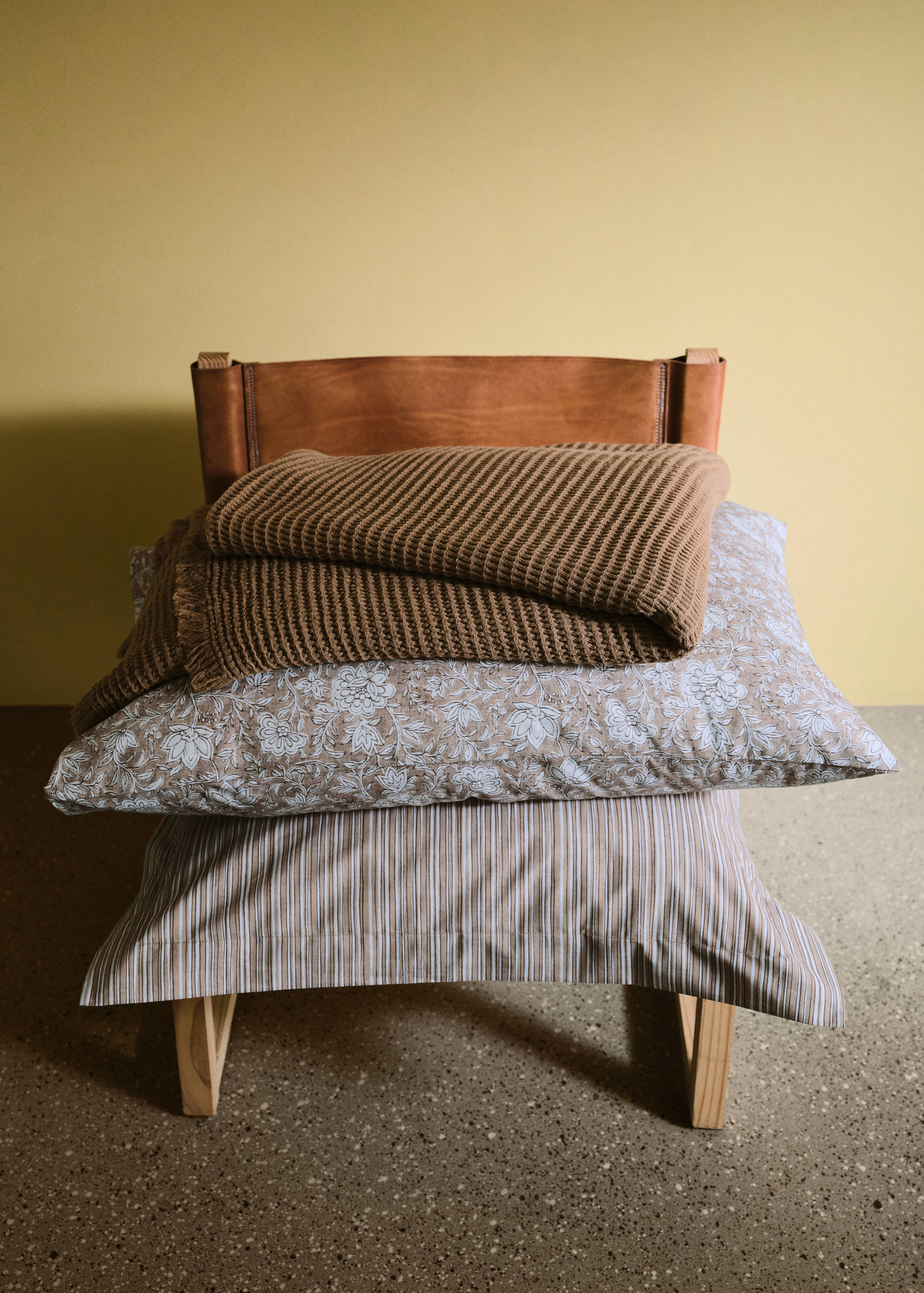 Cotton waffle blanket with fringed finish - Details of the article 6