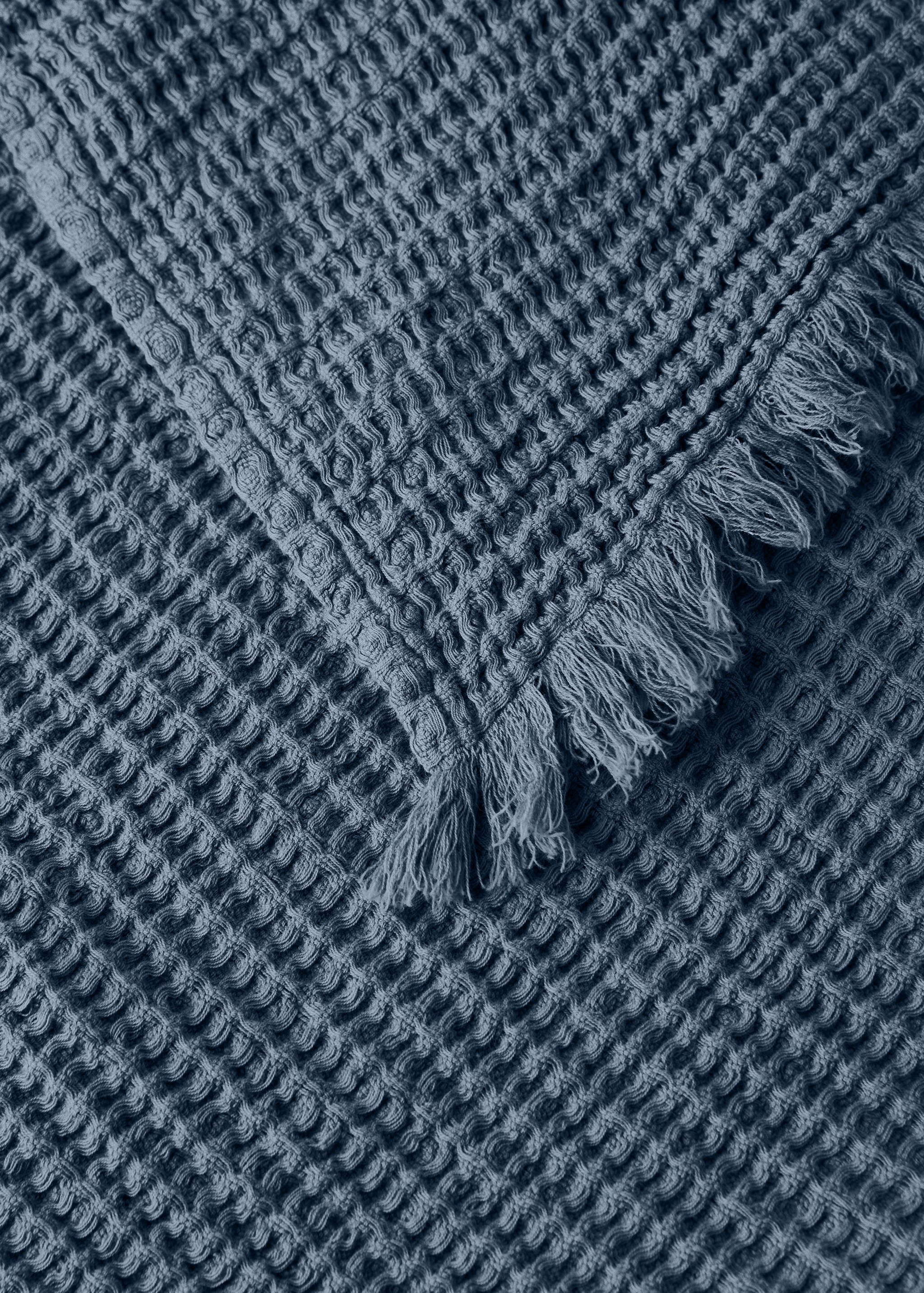 Cotton waffle blanket with fringed finish - Details of the article 1