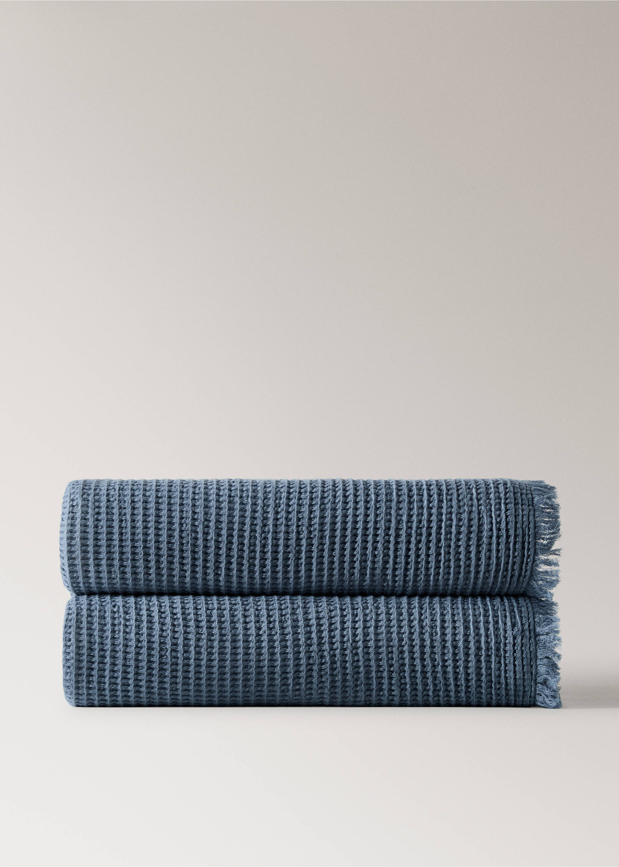 Cotton waffle blanket with fringed finish - Article without model, Blue. Ref: 27061517-00.