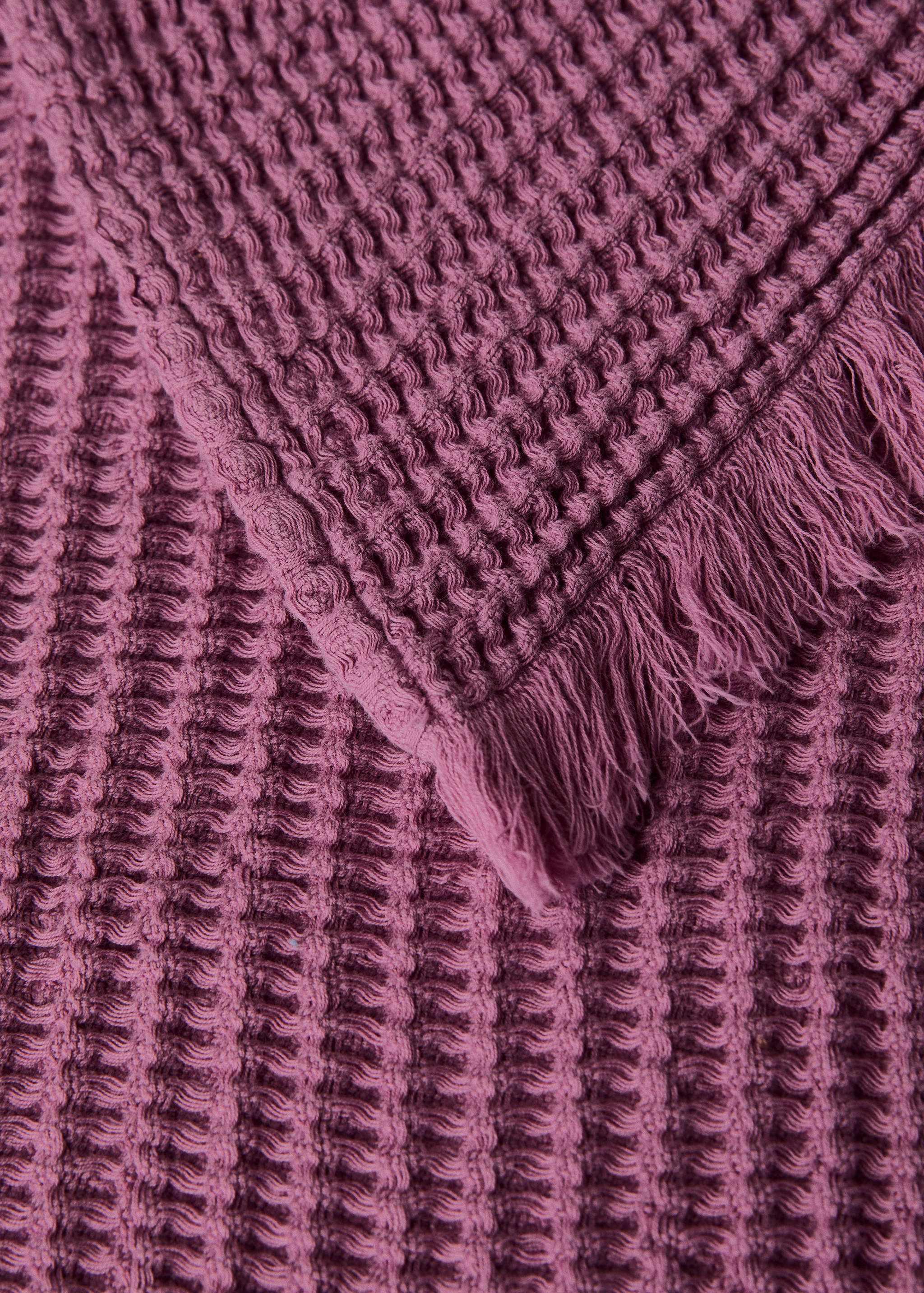 Cotton waffle blanket with fringed finish - Details of the article 1