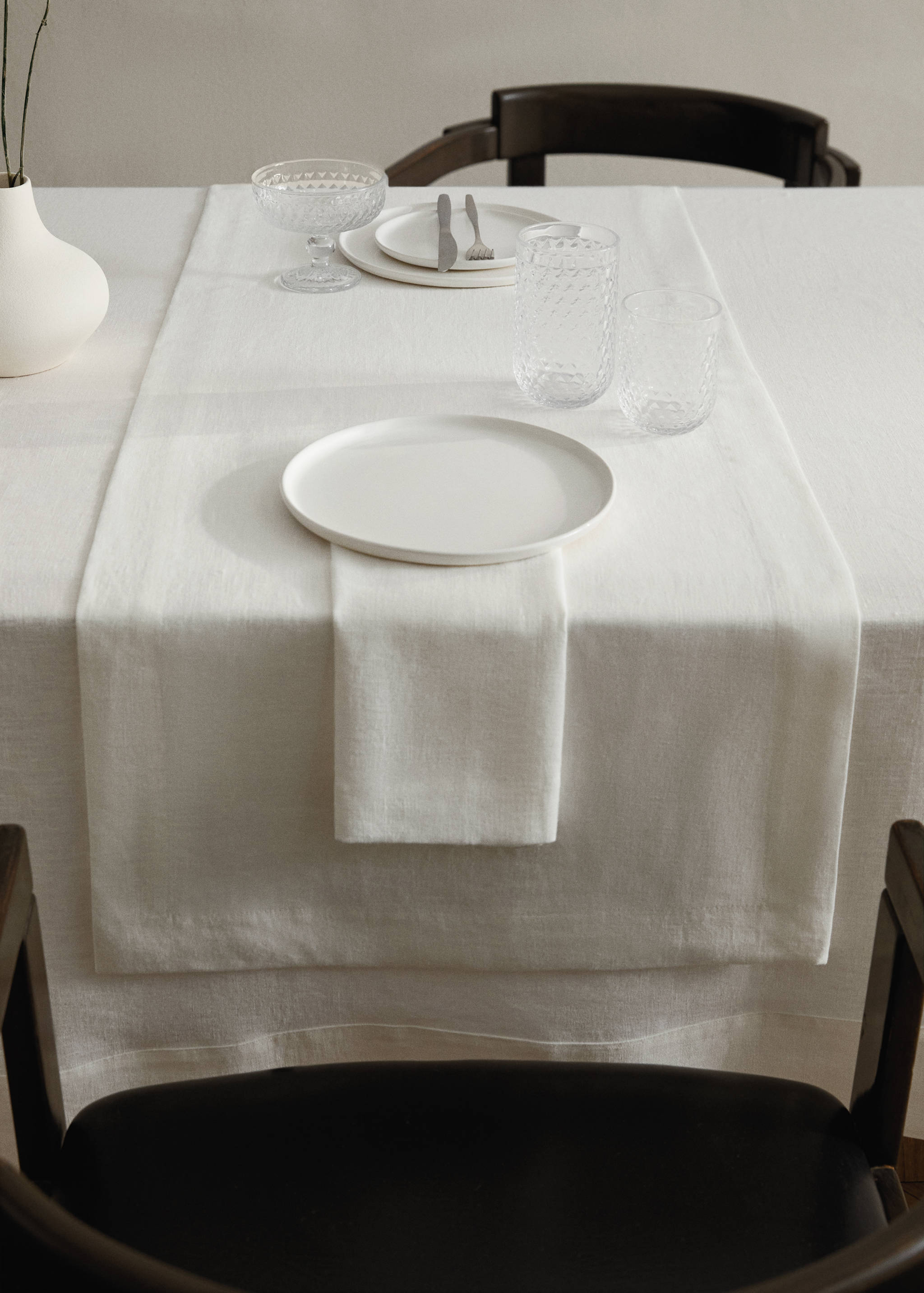 Linen table runner - General plane