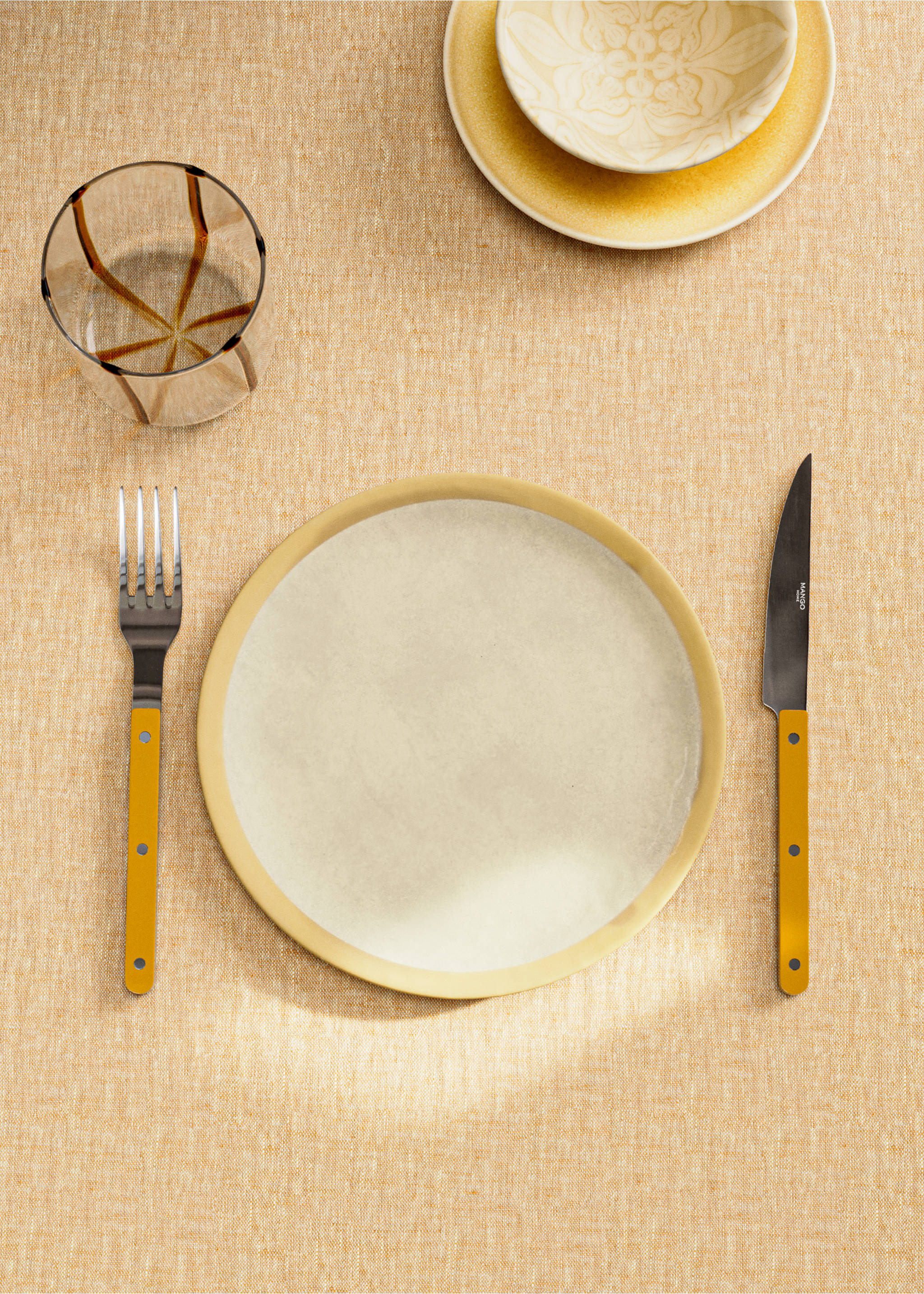 Contrast stoneware dessert plate - General plane, Ochre. Ref: 27061523-00.