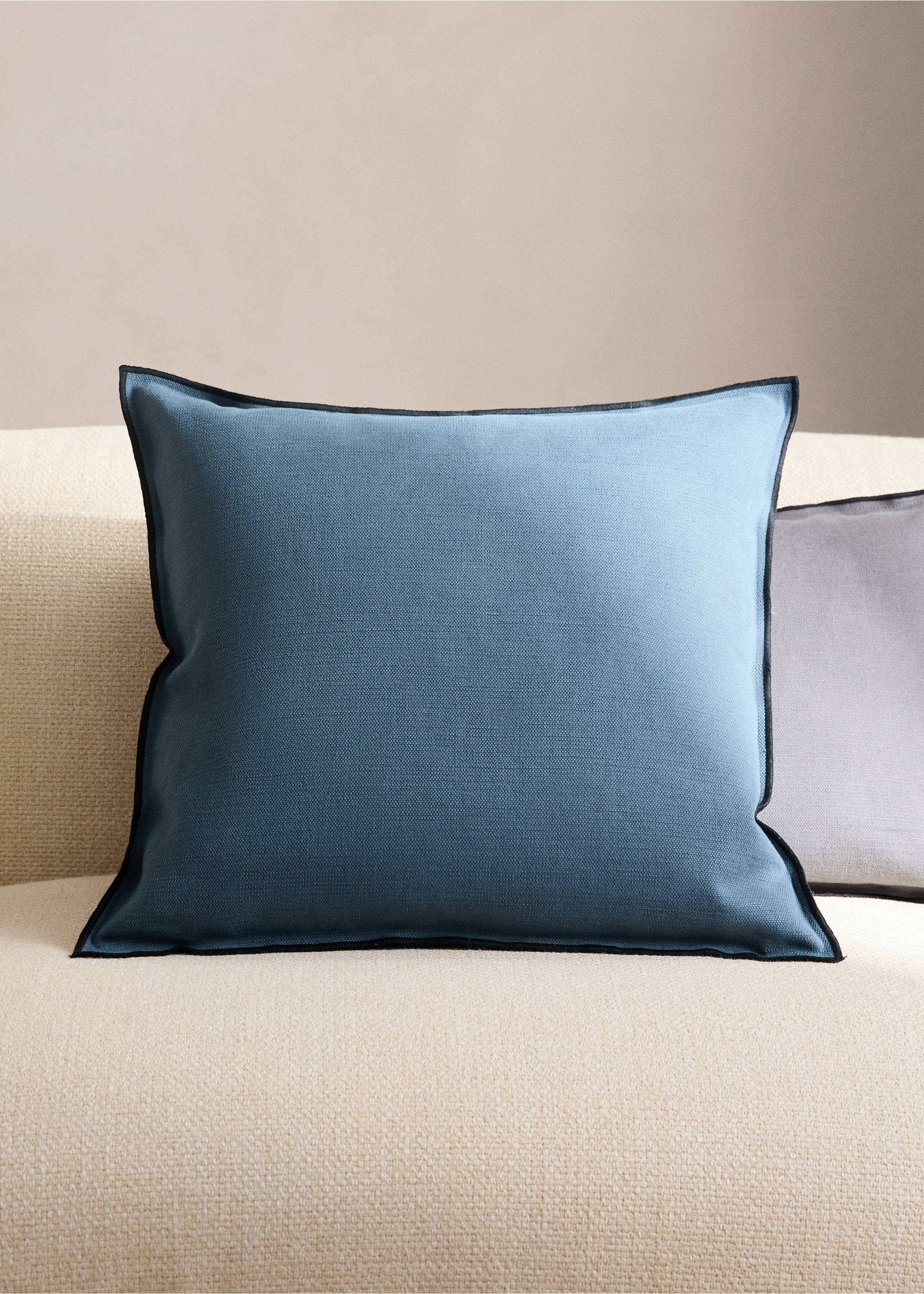 Cotton linen cushion cover with overlock tab 50x50 cm - General plane, Indigo Blue. Ref: 27061525-00.