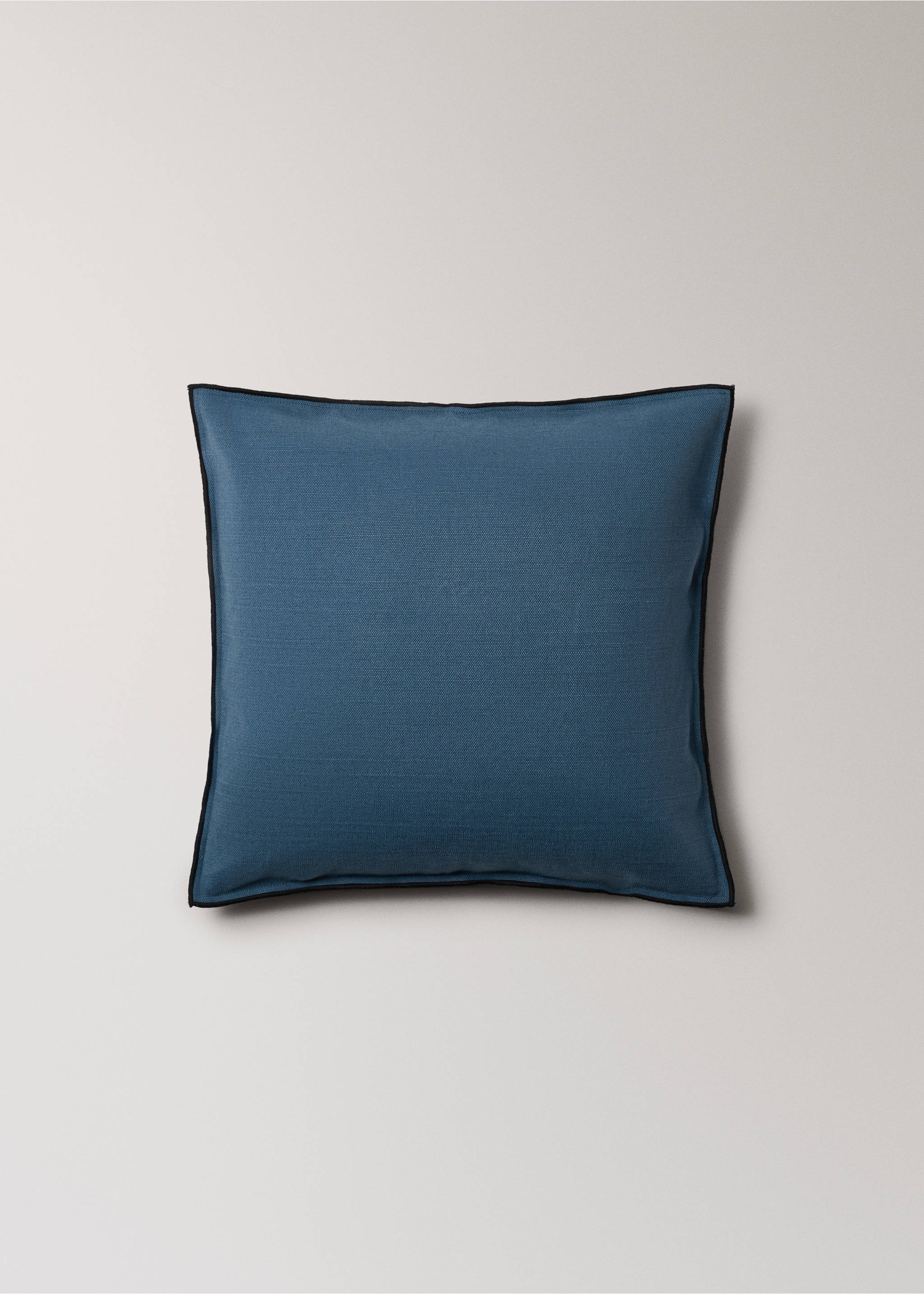 Cotton linen cushion cover with overlock tab 50x50 cm - Article without model, Indigo Blue. Ref: 27061525-00.