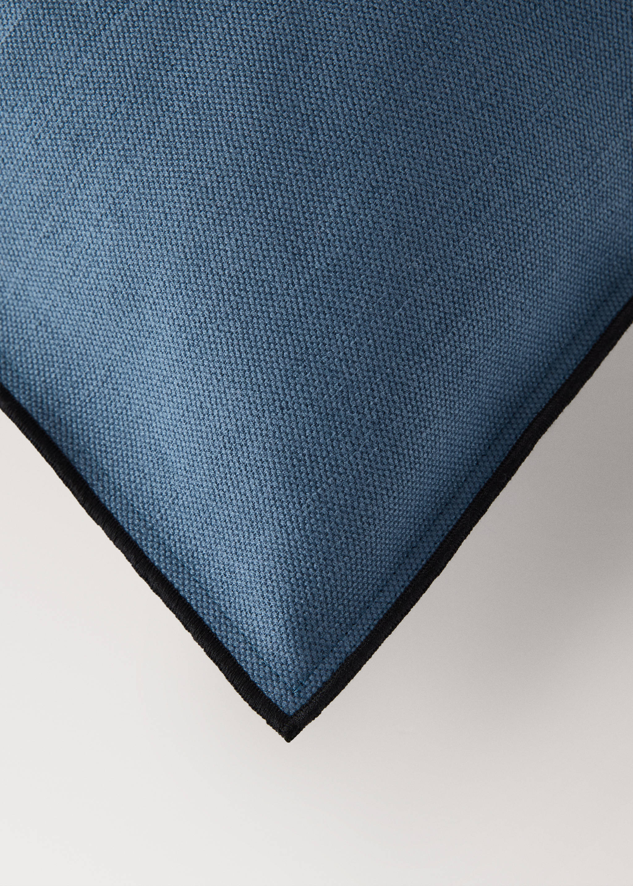 Cotton linen cushion cover with overlock tab 50x50 cm - Details of the article 1
