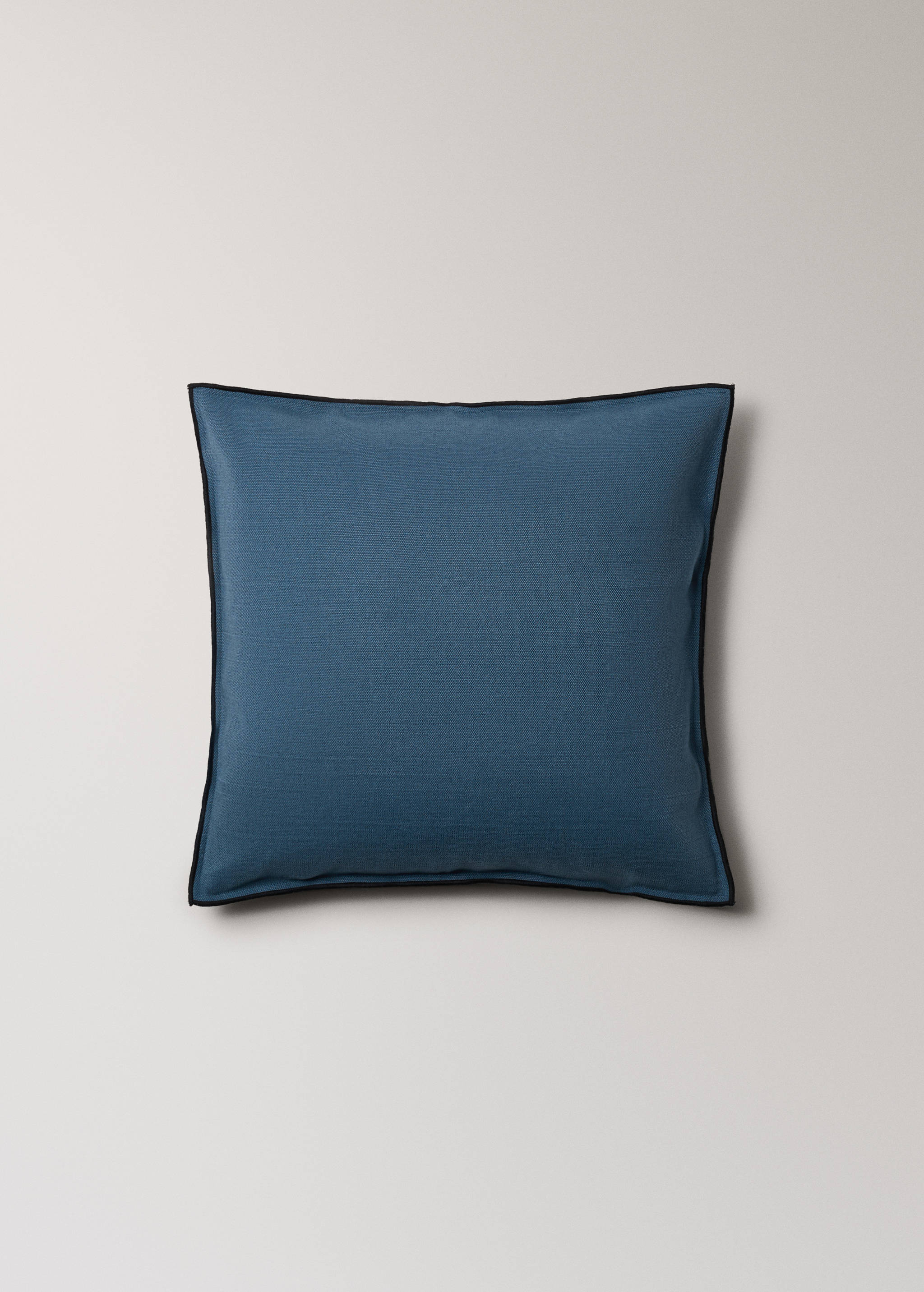 Cotton linen cushion cover with overlock tab 50x50 cm - Article without model