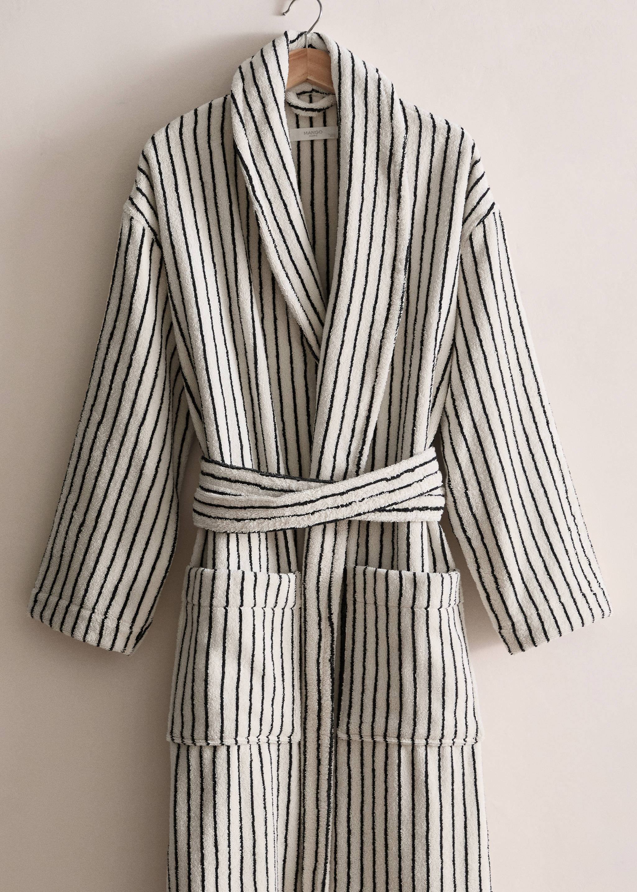 Two-tone striped bathrobe - General plane