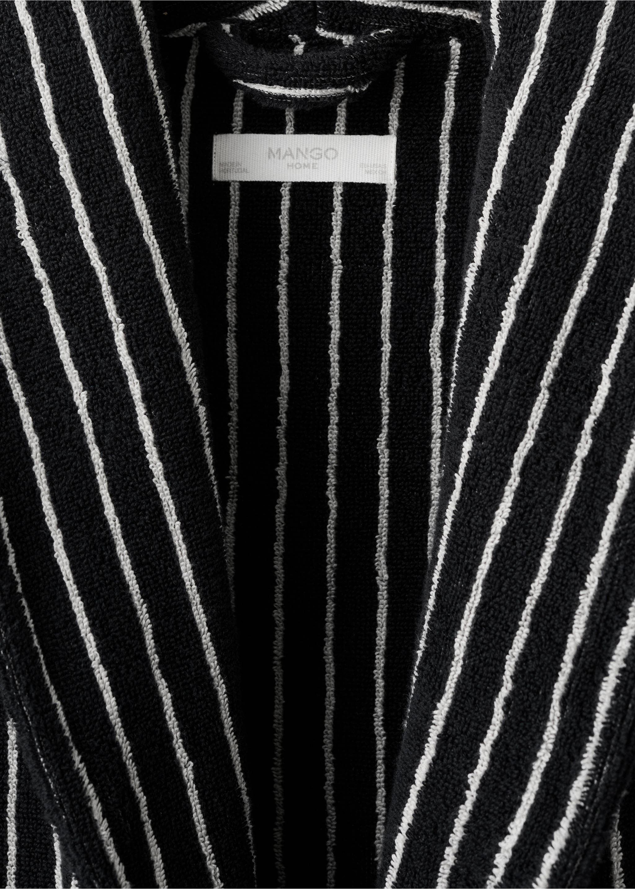 Two-tone striped bathrobe - Details of the article 1, Black. Ref: 27061527-00.