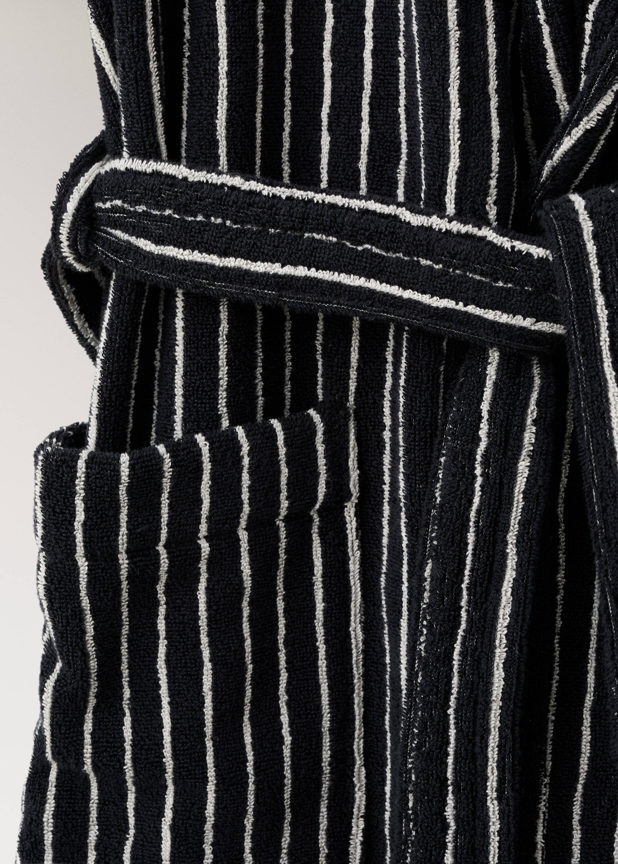 Two-tone striped bathrobe - Details of the article 2