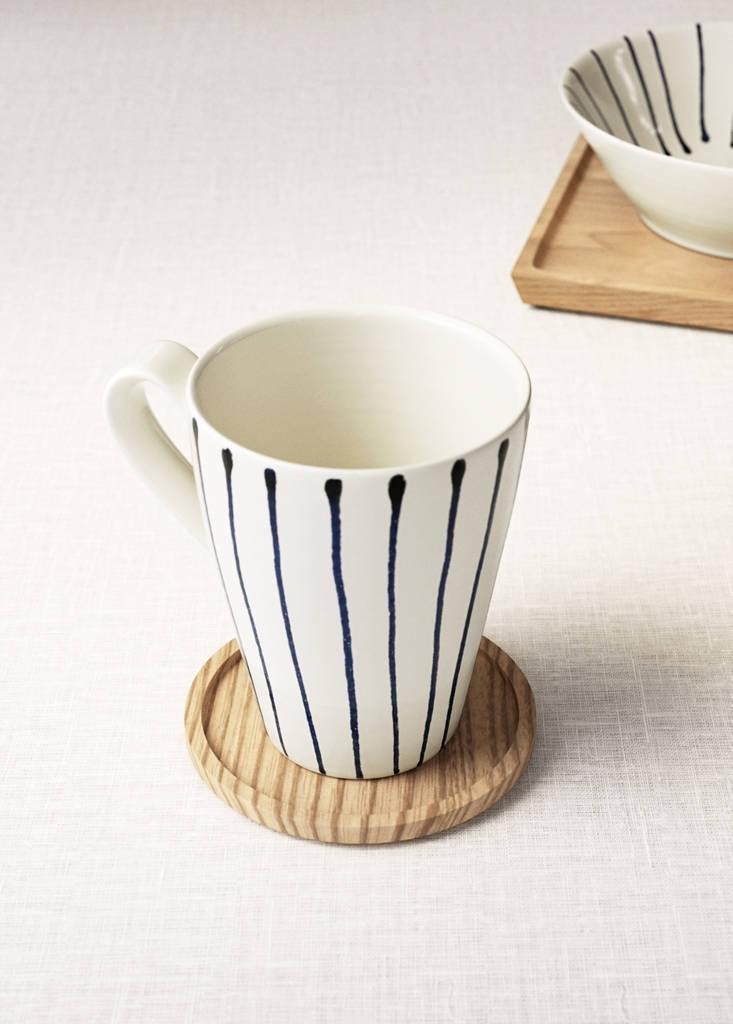 Stoneware striped tea cup — Navy