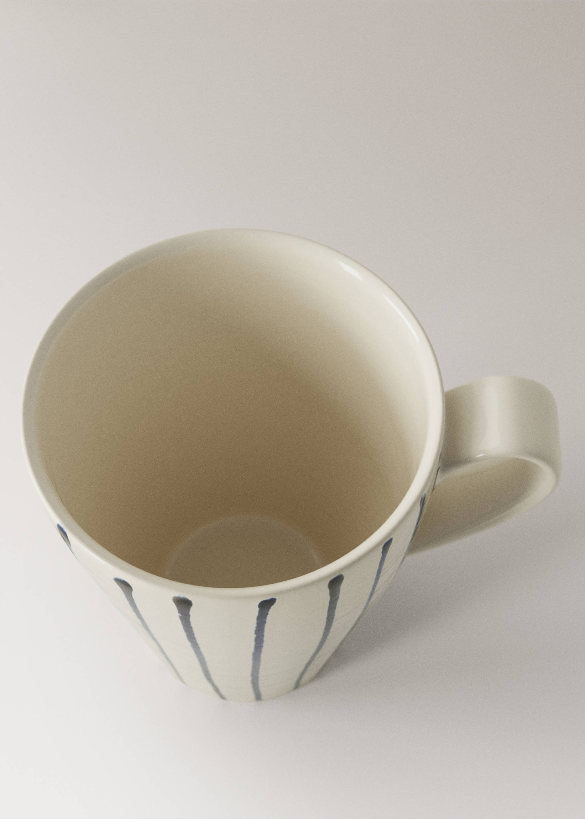 Stoneware striped tea cup - Details of the article 2, Navy. Ref: 27061528-00.