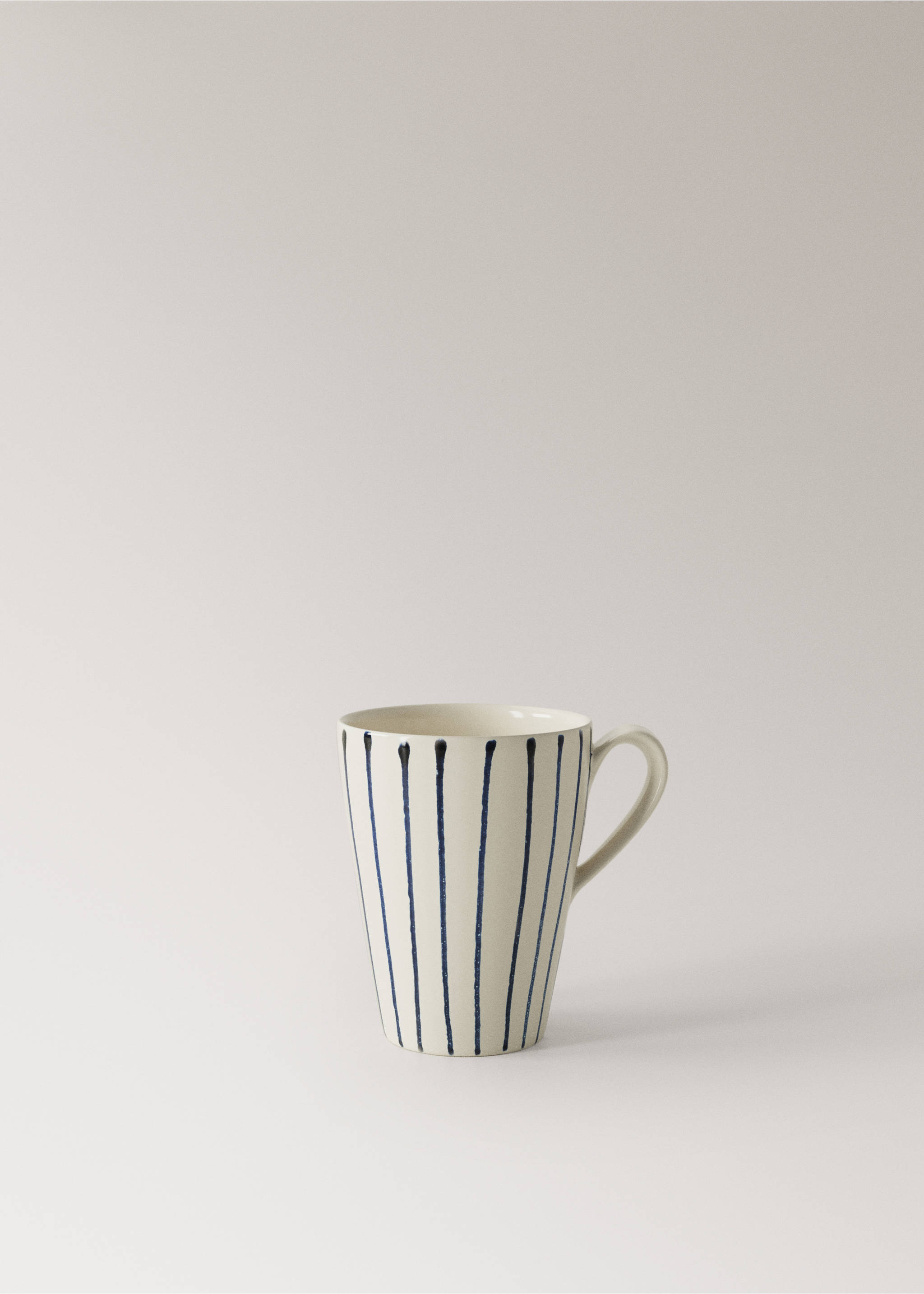 Stoneware striped tea cup - Article without model, Navy. Ref: 27061528-00.
