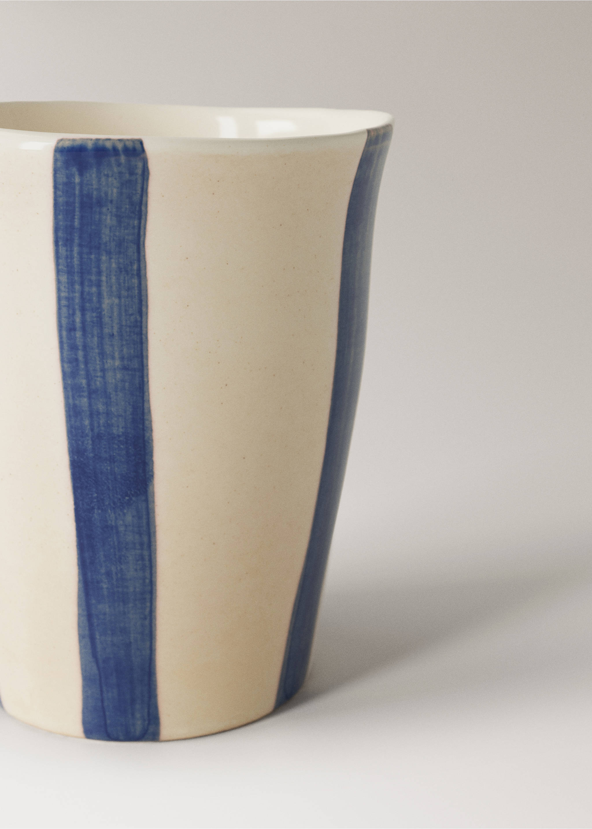 Striped stoneware coffee cup - Details of the article 2, Ink Blue. Ref: 27061529-00.