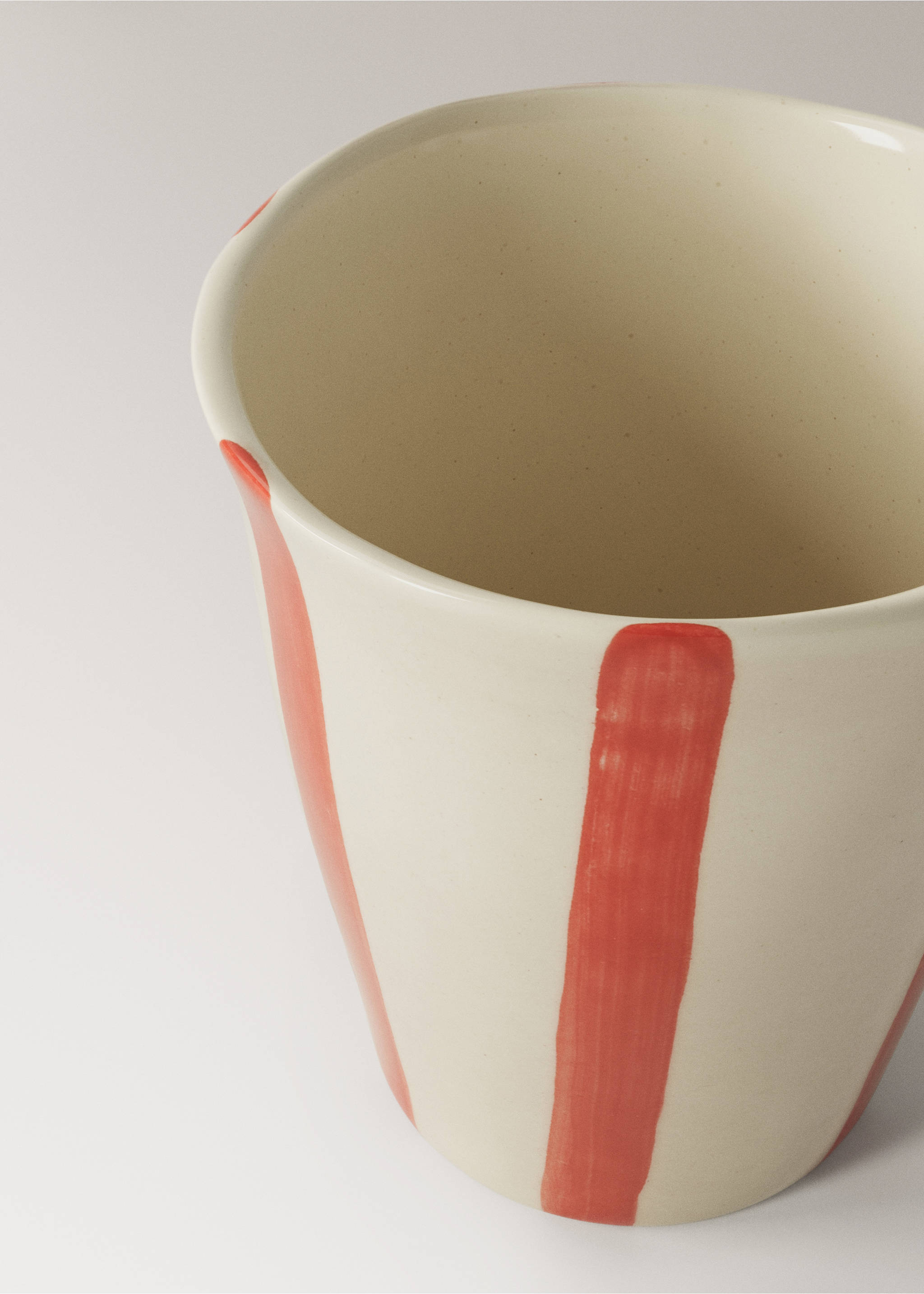 Striped stoneware coffee cup - Details of the article 1, Red. Ref: 27061529-00.