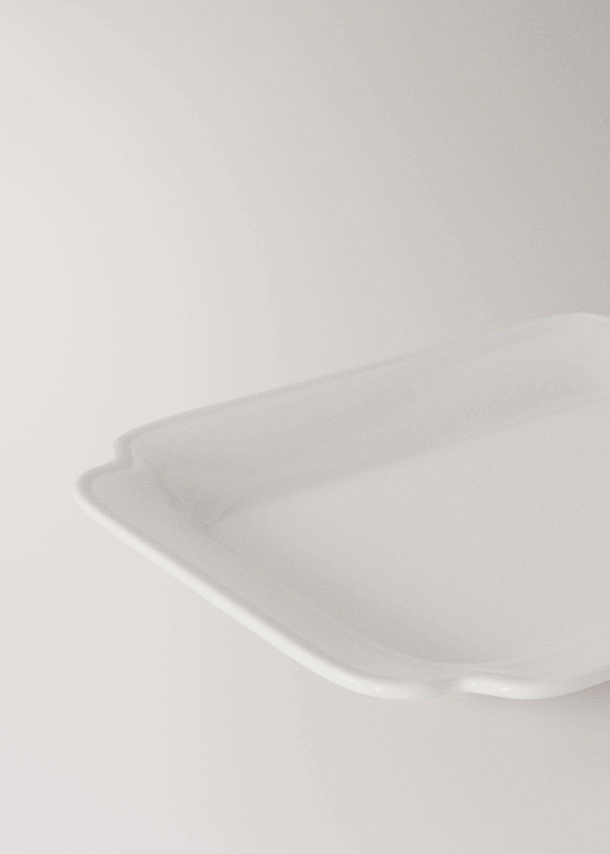 Small embossed earthenware dish - Details of the article 1
