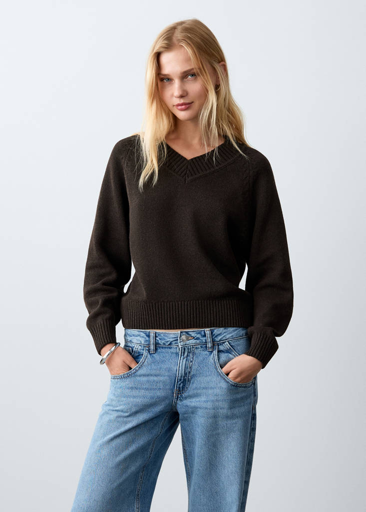 V-neck knit sweater — Brown