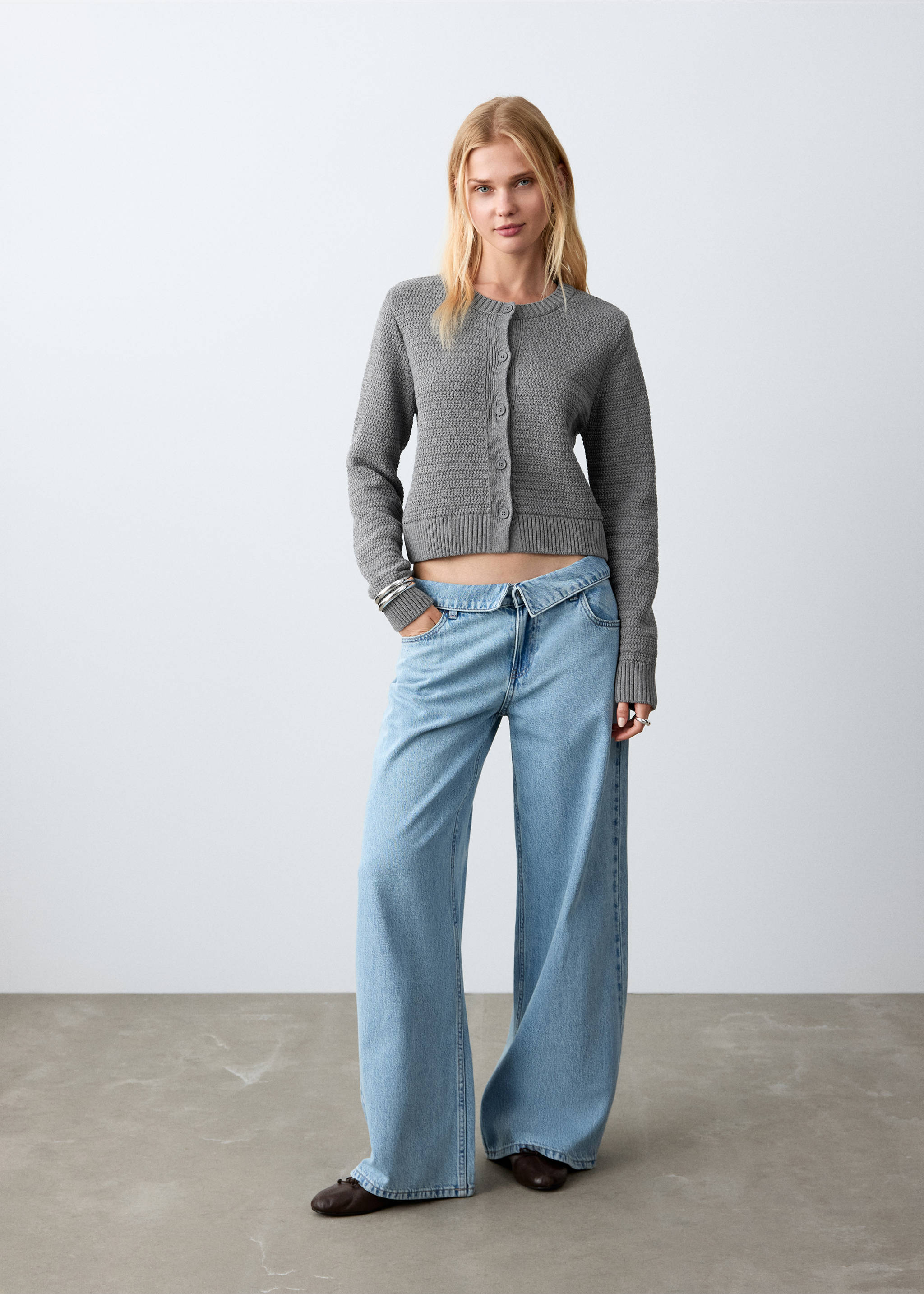 Вязаный кардиган с пуговицами - Общий план, Серый. Ref: 27061537-00.