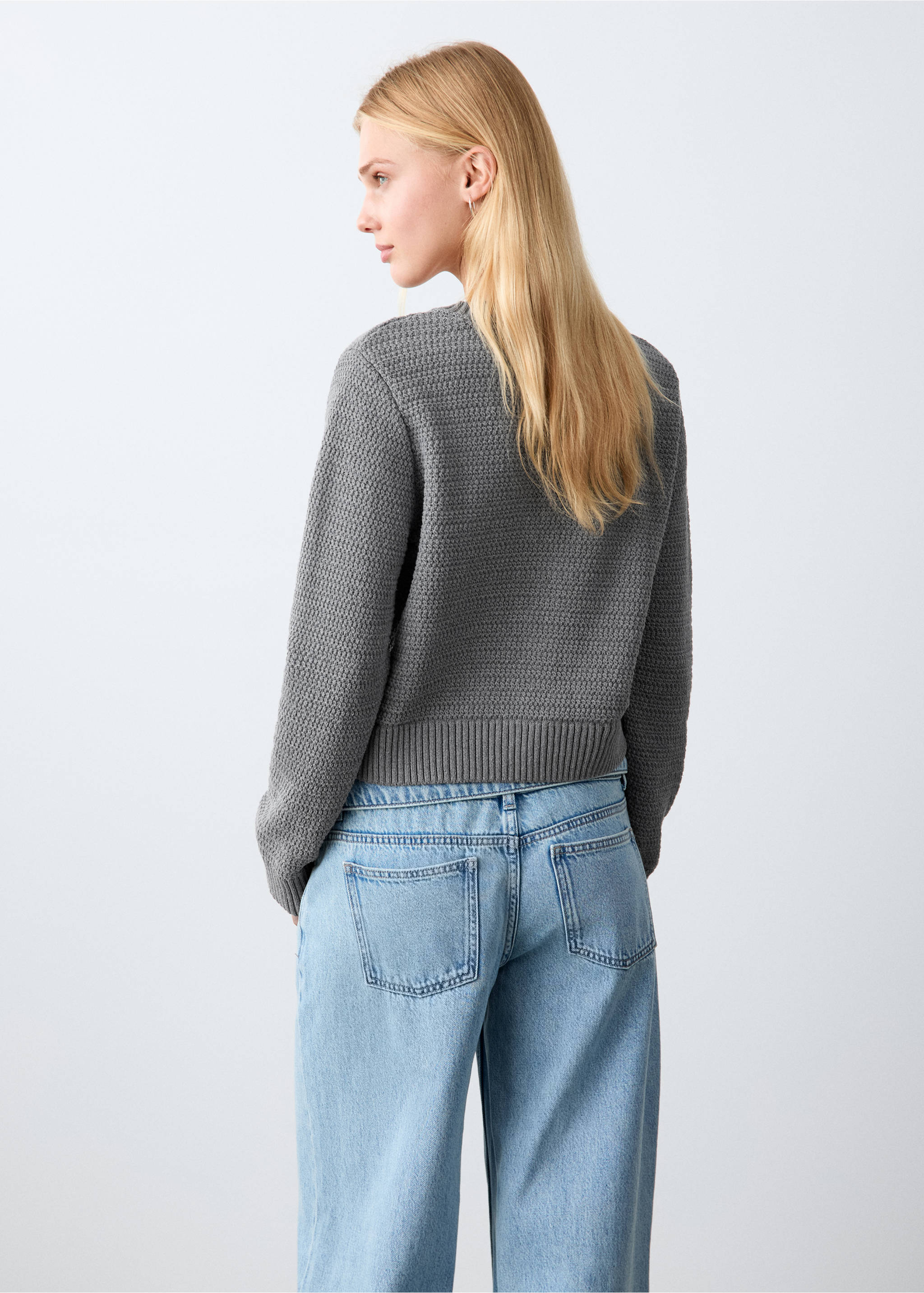 Вязаный кардиган с пуговицами - Обратная сторона изделия, Серый. Ref: 27061537-00.