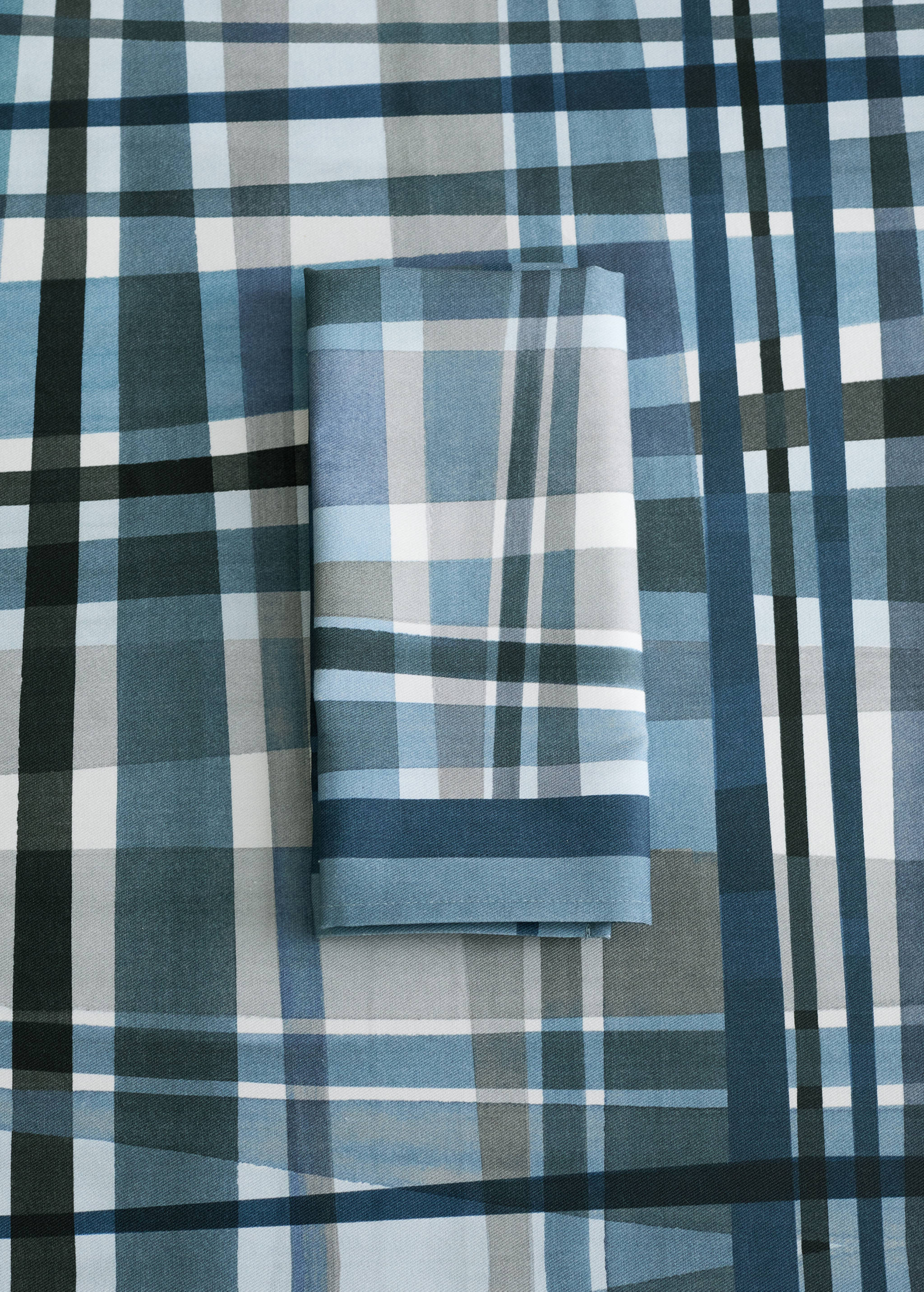 Cotton napkins with irregular check pattern - General plane