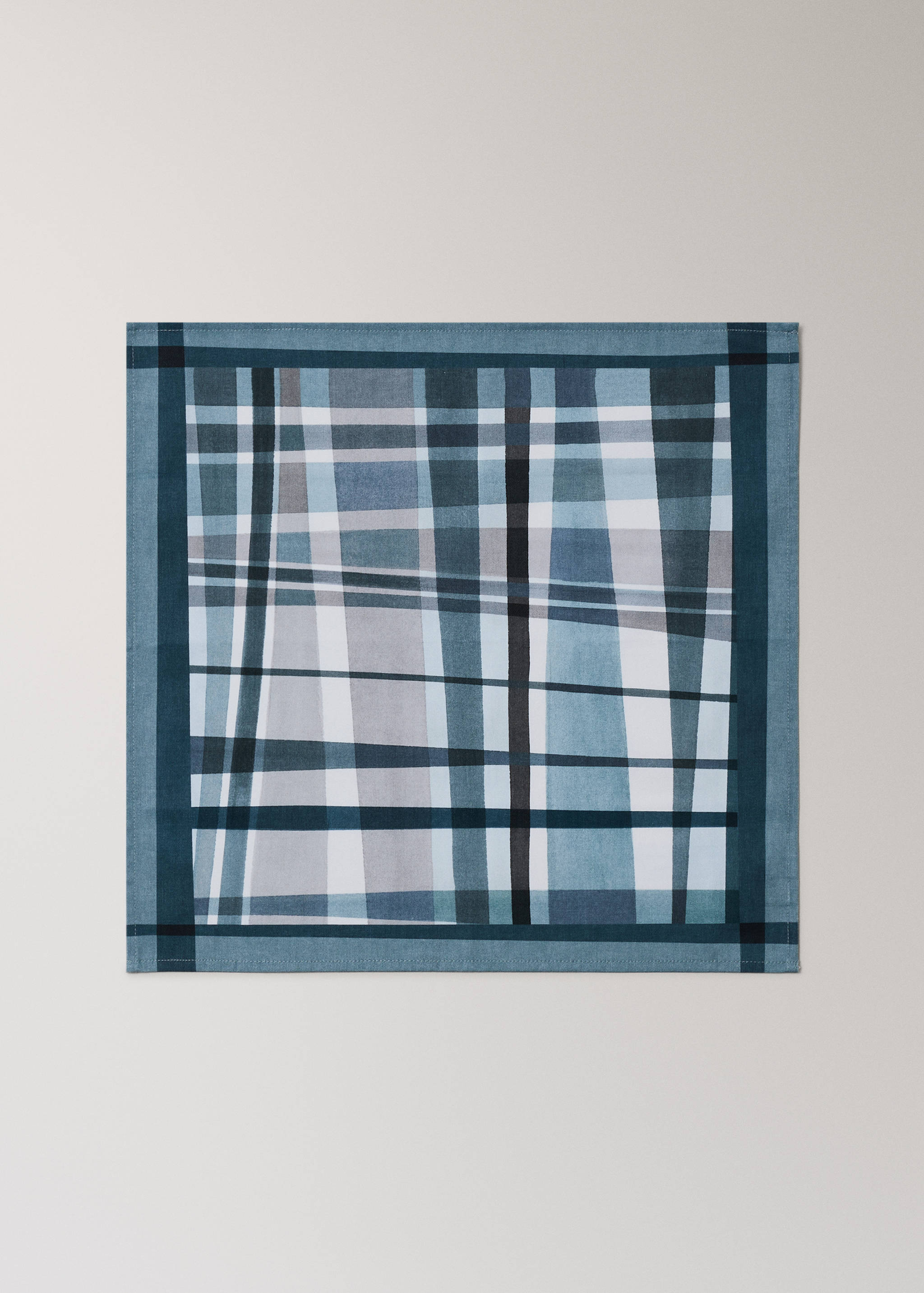 Cotton napkins with irregular check pattern - Article without model