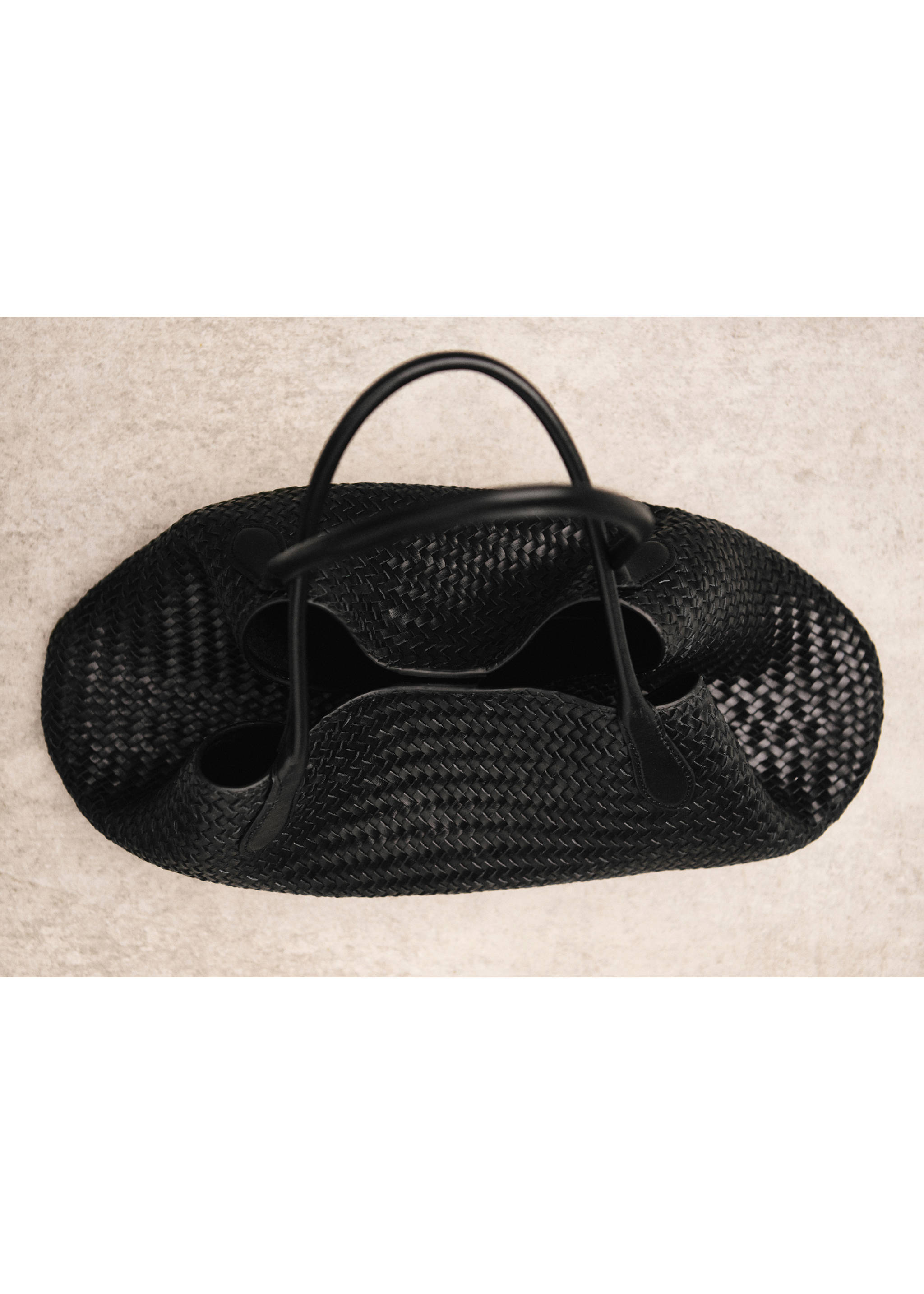 Large braided leather shoulder bag - Details of the article 9, Black. Ref: 27062537-00.