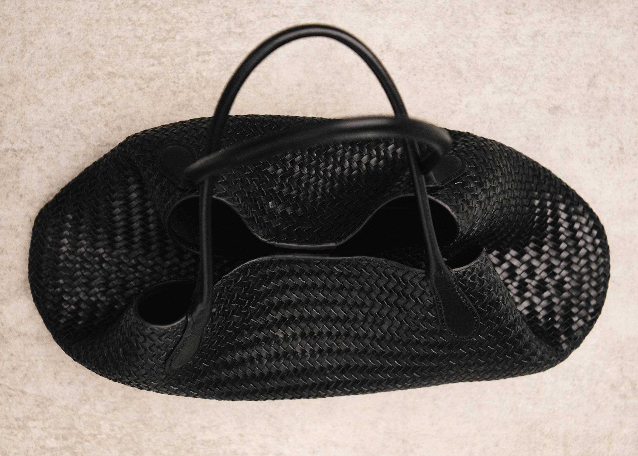 Large braided leather shoulder bag - Details of the article 9
