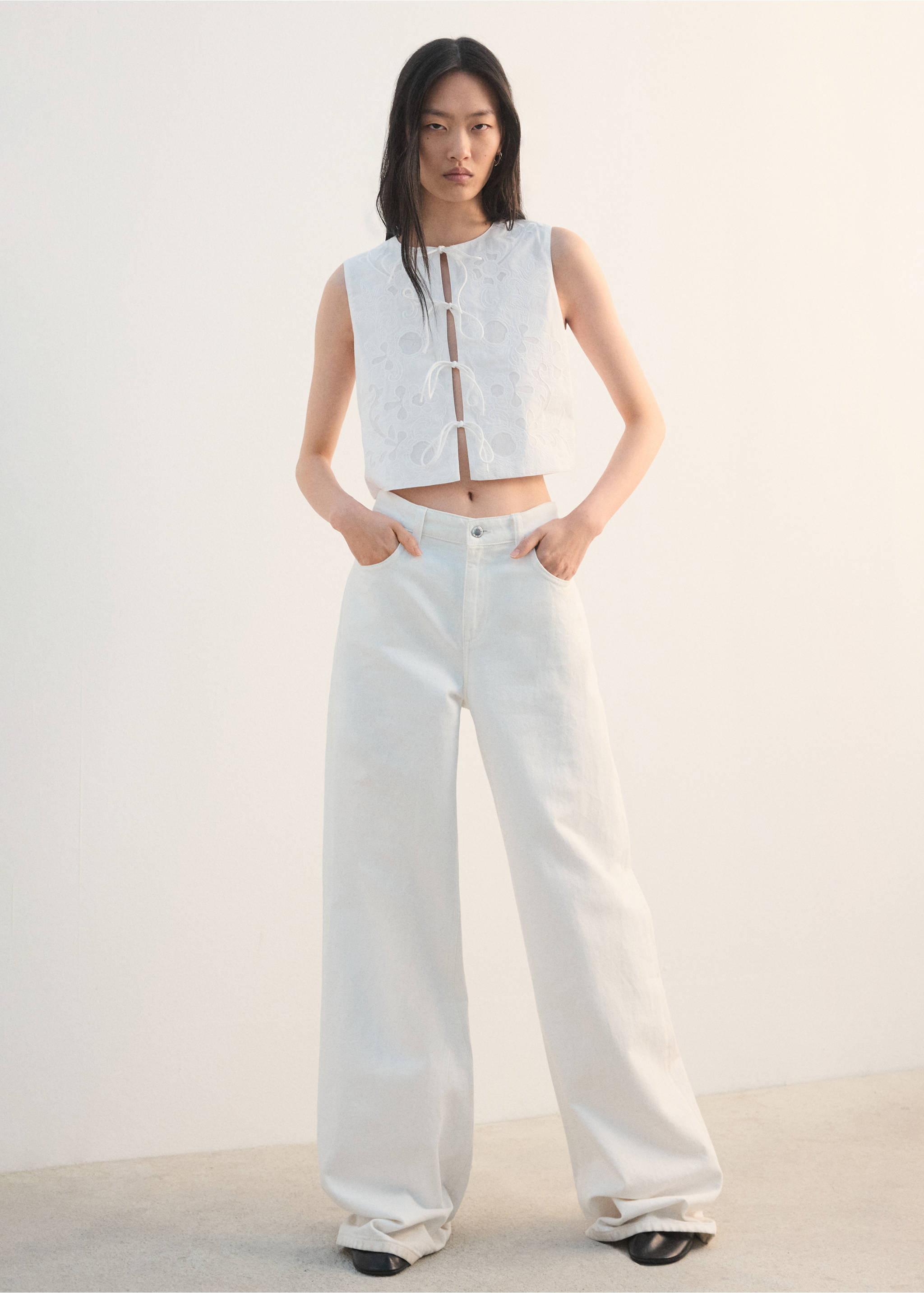 Colete bordado com laços - Plano geral, Branco. Ref: 27062539-00.