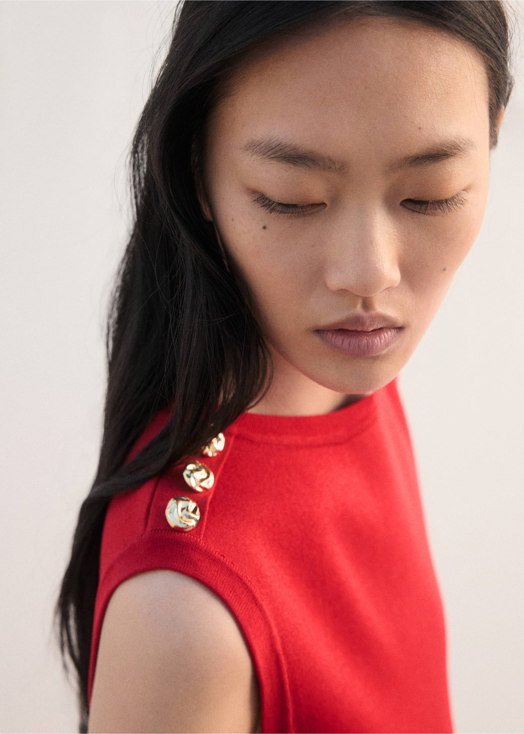 Peplum knit dress with buttons - Details of the article 1, Red. Ref: 27062541-00.