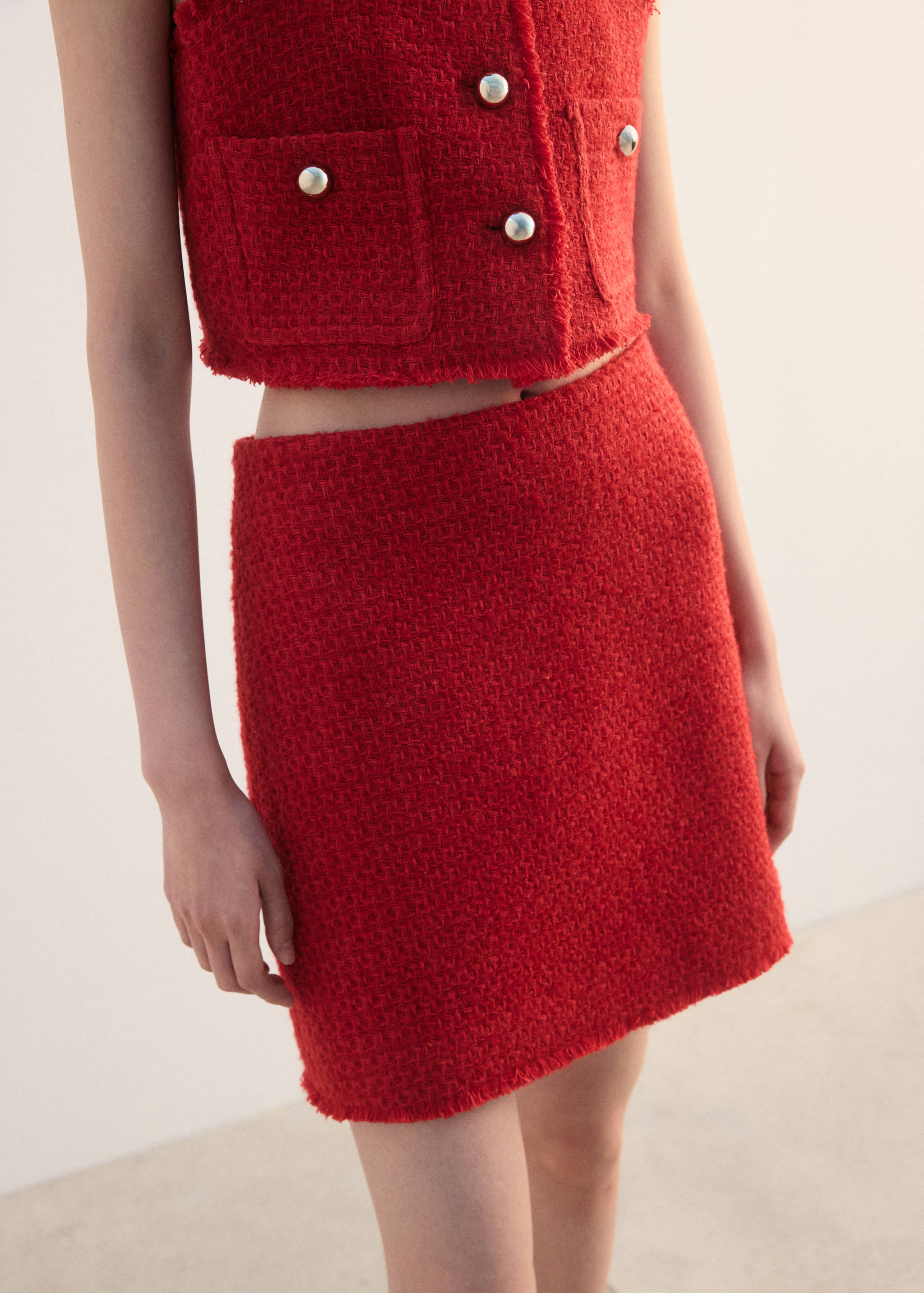 Falda corta tweed - Plano medio