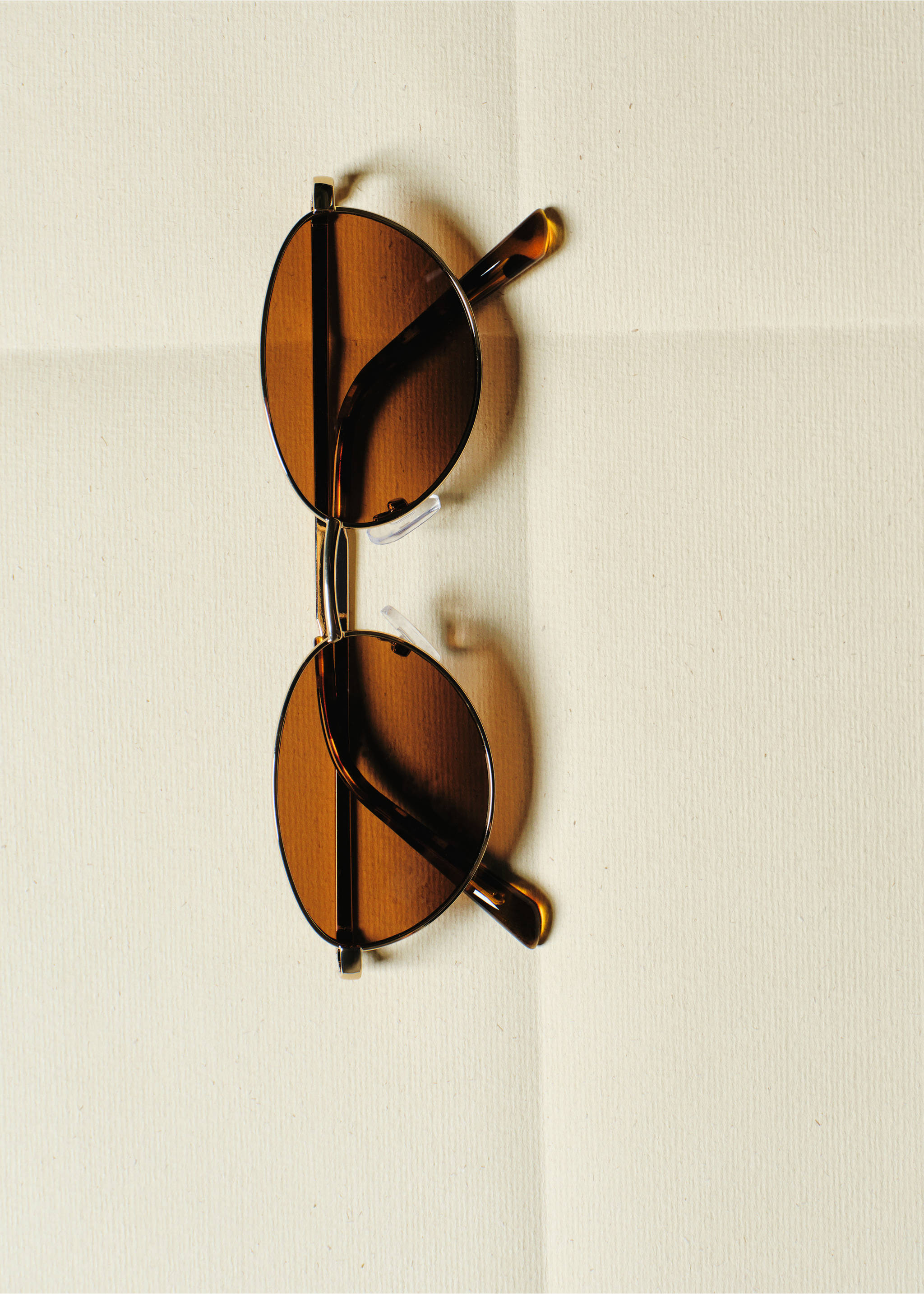 Metallic frame sunglasses - Details of the article 6, Gold. Ref: 27062889-00.