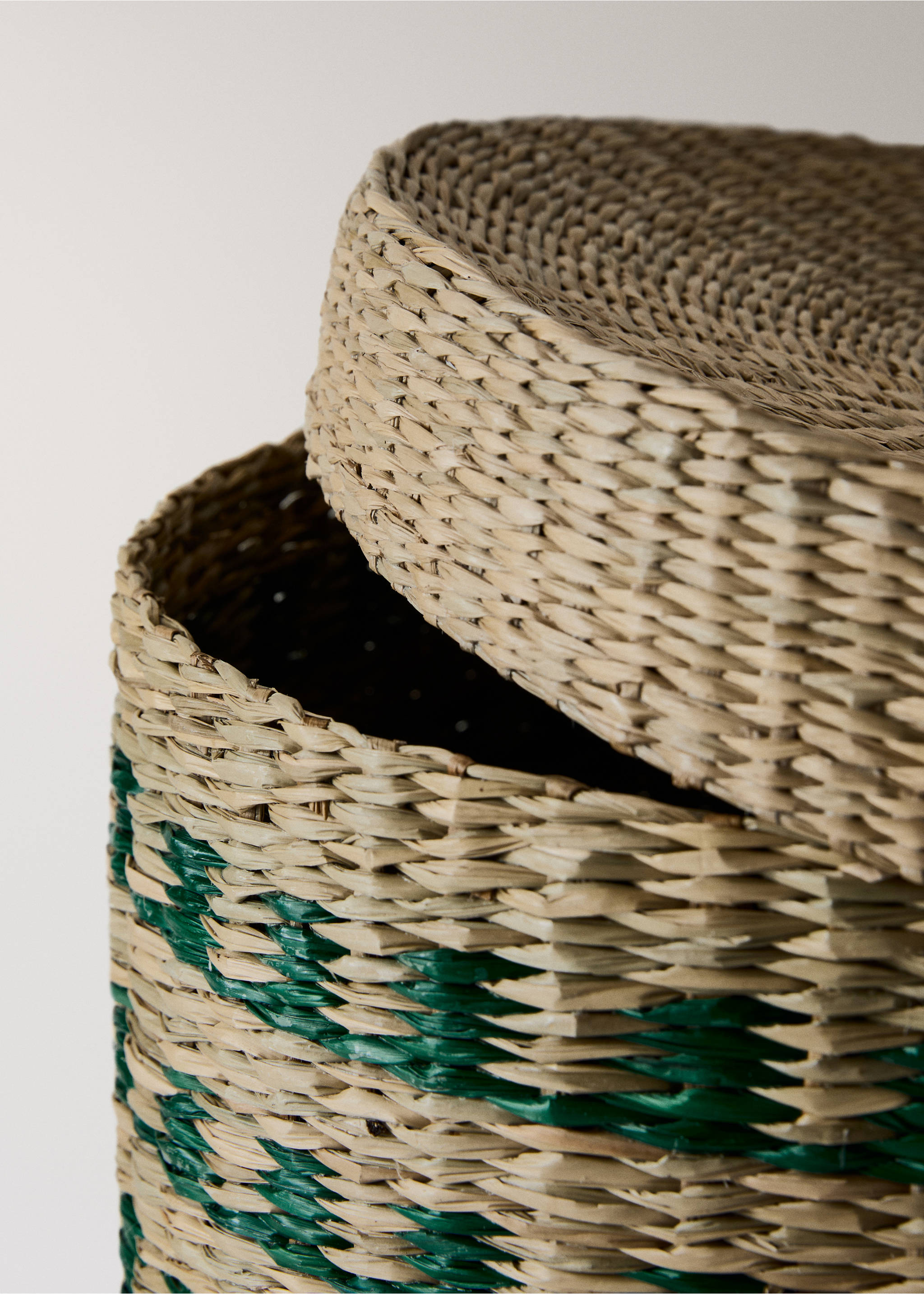 Long two-tone natural fibre basket - Details of the article 3, Pastel Green. Ref: 27062895-00.
