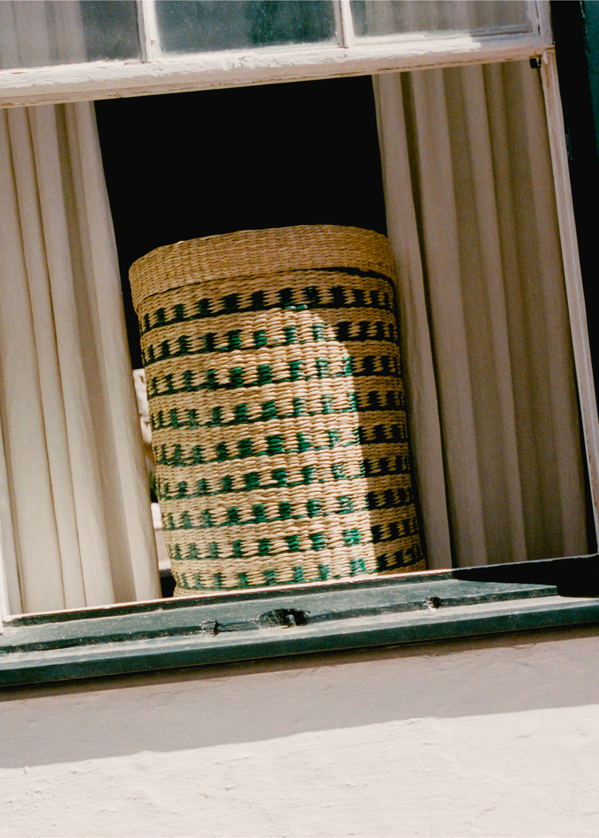 Long two-tone natural fibre basket - Details of the article 5, Pastel Green. Ref: 27062895-00.